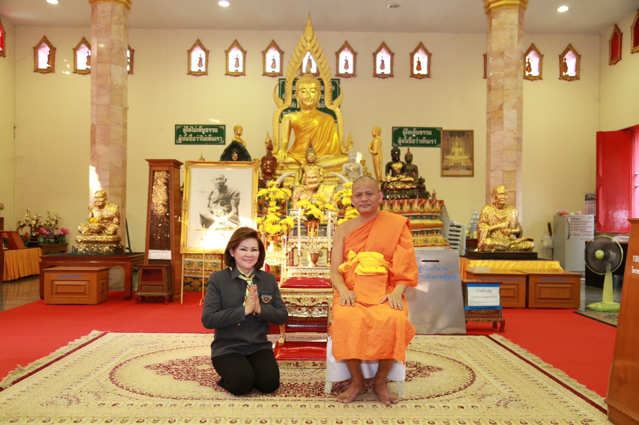 079 นายกสมาคมภริยาฯ นำคณะกรรมการฯ เข้าสักการะสิ่งศักดิ์สิทธิ์ ที่วัดวรนาถบรรพต(วัดเขากบ)