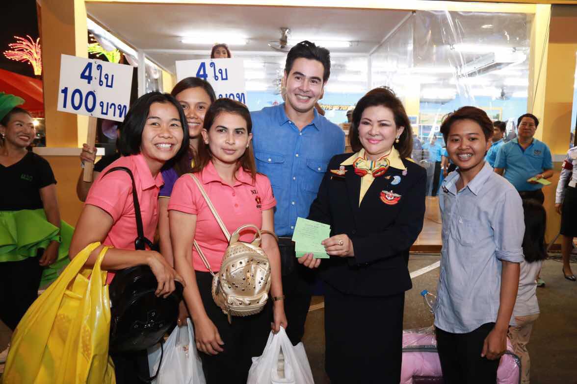 089 การออกร้านสำนักงานปลัดกระทรวงกลาโหมและ ร้านสมาคมภริยาฯ ในงานกาชาดปี ๒๕๕๙ ๓๐ มีนาคม - ๗ เมษายน ๒๕๕๙