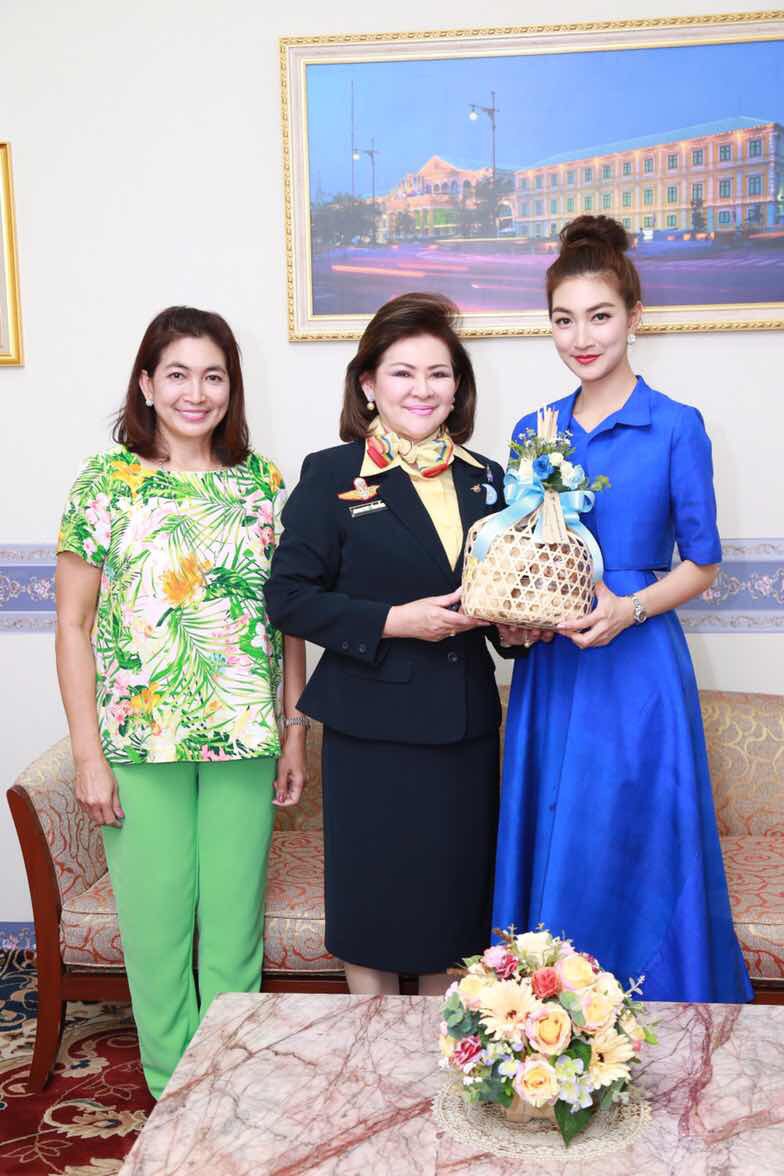 089 การออกร้านสำนักงานปลัดกระทรวงกลาโหมและ ร้านสมาคมภริยาฯ ในงานกาชาดปี ๒๕๕๙ ๓๐ มีนาคม - ๗ เมษายน ๒๕๕๙