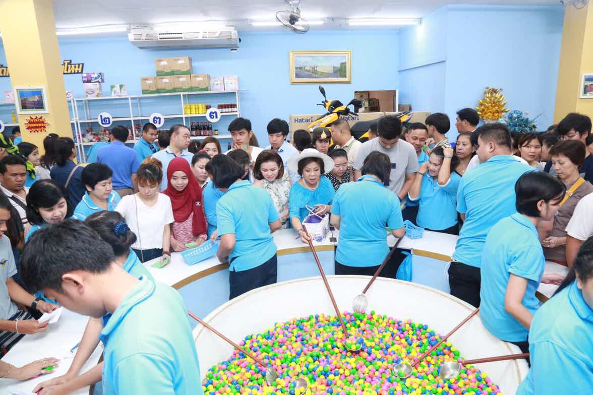 089 การออกร้านสำนักงานปลัดกระทรวงกลาโหมและ ร้านสมาคมภริยาฯ ในงานกาชาดปี ๒๕๕๙ ๓๐ มีนาคม - ๗ เมษายน ๒๕๕๙