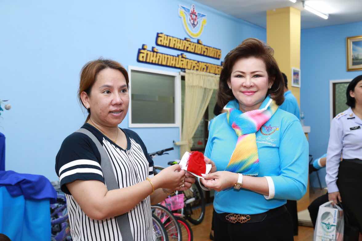 089 การออกร้านสำนักงานปลัดกระทรวงกลาโหมและ ร้านสมาคมภริยาฯ ในงานกาชาดปี ๒๕๕๙ ๓๐ มีนาคม - ๗ เมษายน ๒๕๕๙