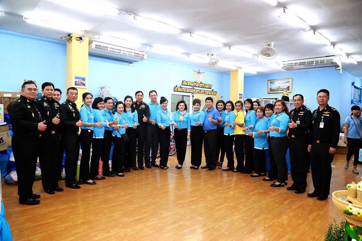 089 การออกร้านสำนักงานปลัดกระทรวงกลาโหมและ ร้านสมาคมภริยาฯ ในงานกาชาดปี ๒๕๕๙ ๓๐ มีนาคม - ๗ เมษายน ๒๕๕๙