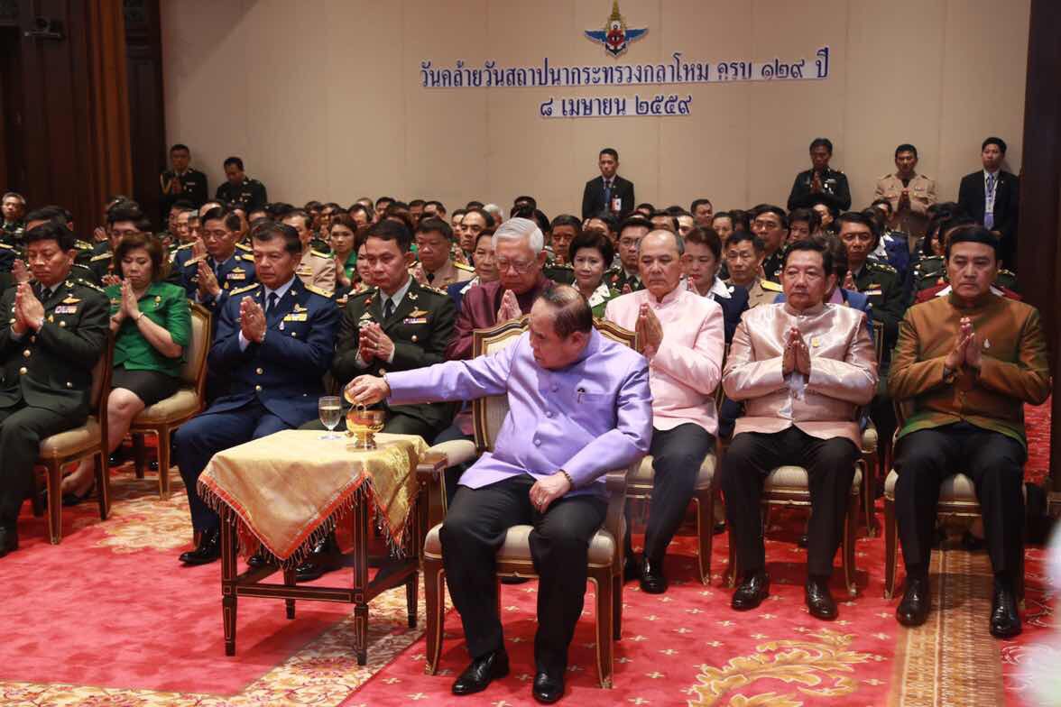090 ปลัดกระทรวงกลาโหมและนายกสมาคมภริยาฯ ร่วมพิธีเนื่องในวันสถาปนากระทรวงกลาโหม ครบ ๑๒๙ ปี