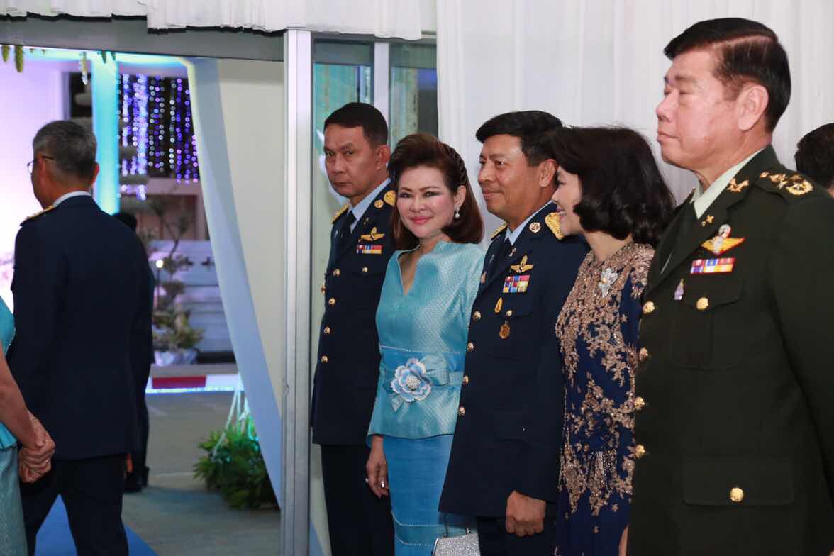 093 ปลัดกระทรวงกลาโหมและนายกสมาคมภริยาฯ ร่วมงานเลี้ยงรับรองเนื่องในวันกองทัพอากาศ ประจำปี ๒๕๕๙