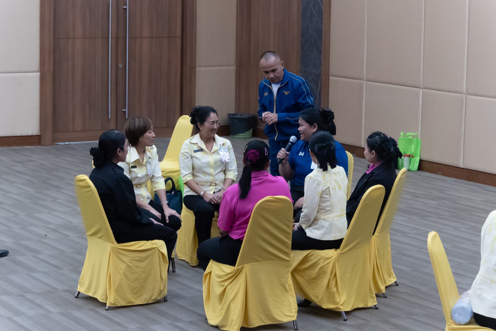 ๐๔๖ กิจกรรมอบรมและสานสัมพันธ์ระหว่างผู้ประสานงาน และคณะกรรมการโครงการสายใยรักษ์ เพื่อคนพิเศษ