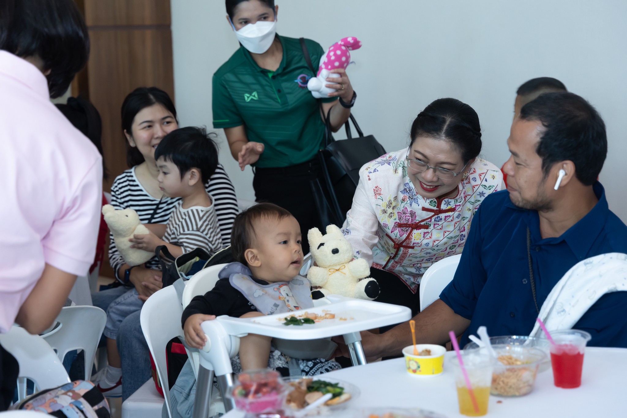 ๐๔๗ ปลัดกระทรวงกลาโหม และนายกสมาคมภริยา ข้าราชการสำนักงานปลัดกระทรวงกลาโหม เยี่ยมชมการจัด กิจกรรมวันเด็กแห่งชาติของสำนักงานปลัดกระทรวงกลาโหม ประจำปี ๒๕๖๗