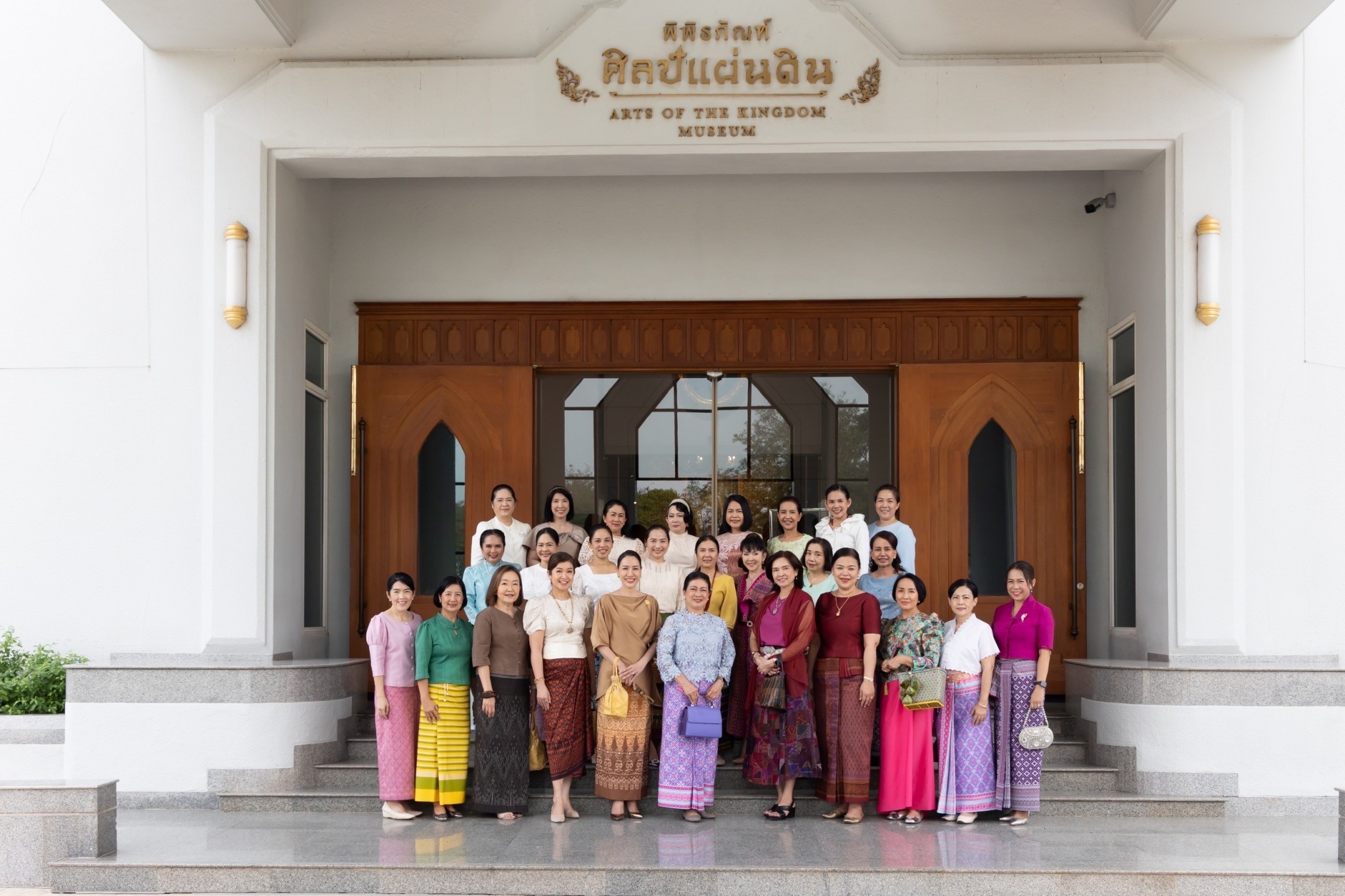 ๐๕๖ โครงการศูนย์ส่งเสริมการเรียนรู้ จัดกิจกรรม ศึกษาดูงานพิพิธภัณฑ์ศิลป์แผ่นดิน