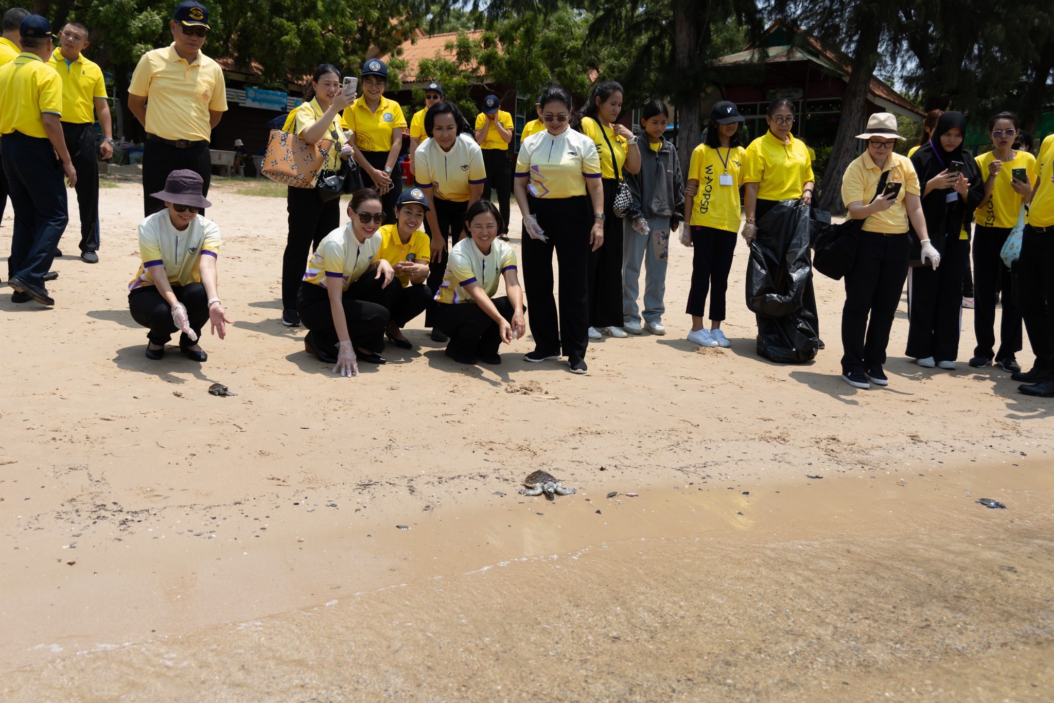 ๐๖๒ กิจกรรมโครงการจิตอาสาเก็บขยะริมหาด เพื่อน้องเต่า และดูงาน "นาวิกนคร ๔.๐ โมเดล"