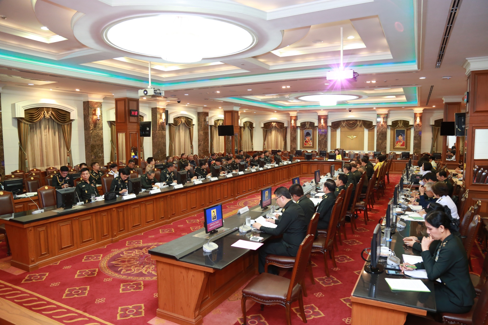 087 นายกสมาคมภริยาฯ เป็นประธานการประชุม คณะอำนวยการออกร้านสำนักงานปลัดกระทรวงกลาโหม และ ร้านสมาคมภริยาข้าราชการสำนักงานปลัดกระทรวงกลาโหม ในงานกาชาด ๒๕๕๙