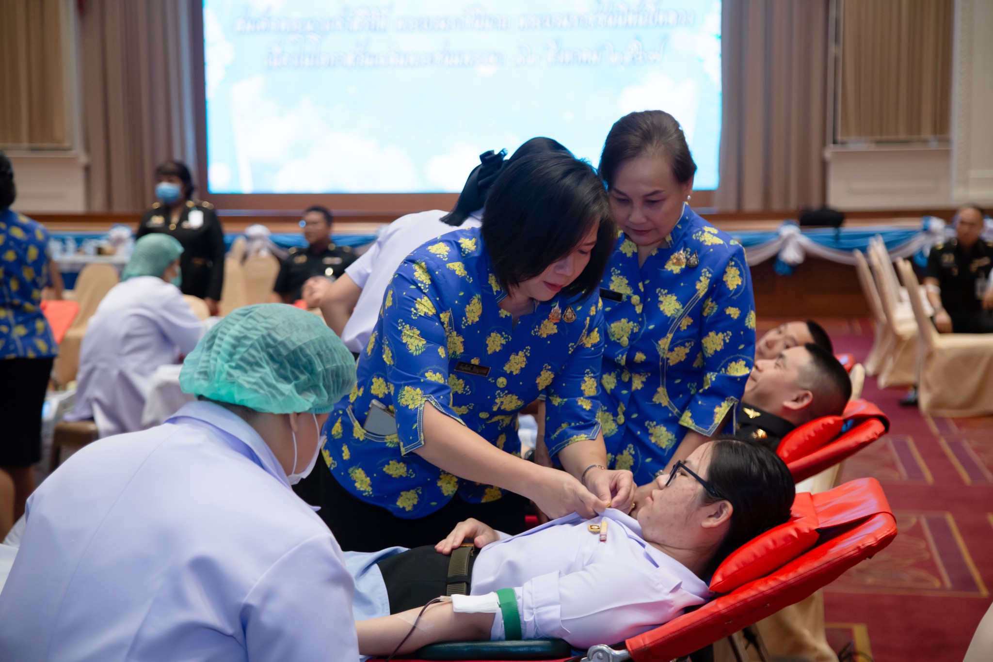 ๐๙๗ กิจกรรมบริจาคโลหิตถวายเป็นพระราชกุศลเนื่องในโอกาสวันเฉลิมพระชนมพรรษา สมเด็จพระนางเจ้าสิริกิติ...