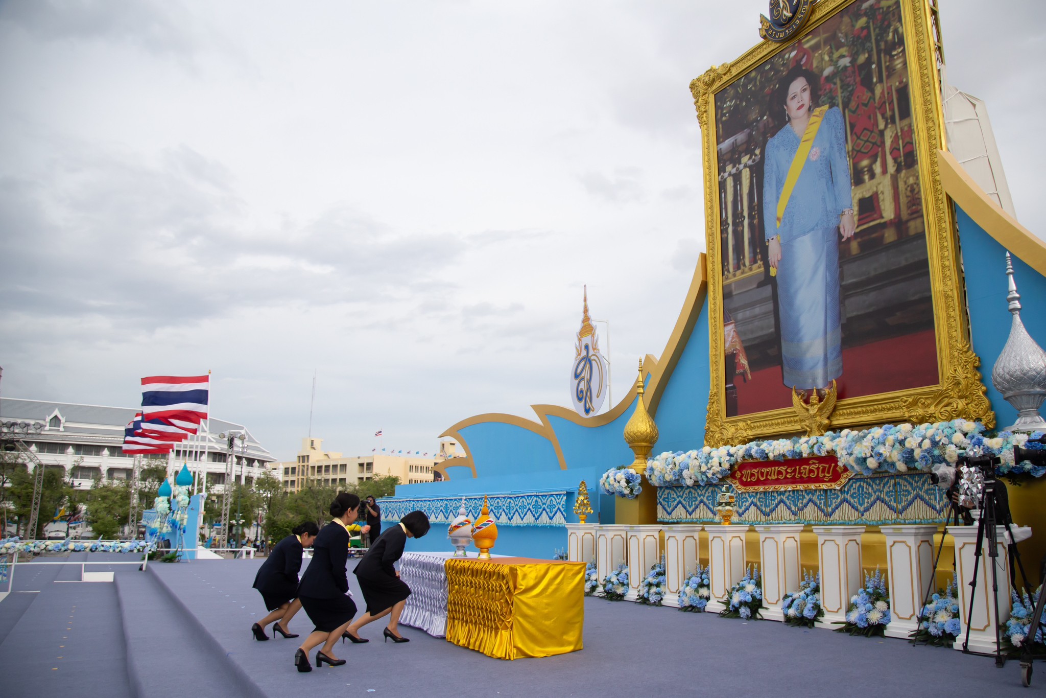 ๑๐๕ พิธีถวายเครื่องราชสักการะ วางพานพุ่มและจุดเทียนถวายพระพรชัยมงคล เนื่องในโอกาสวันเฉลิมพระชนมพรรษา สมเด็จพระนางเจ้าสิริกิติ์ พระบรมราชินีนาถ พระบรมราชชนนีพันปีหลวง ๑๒ สิงหาคม ๒๕๖๗