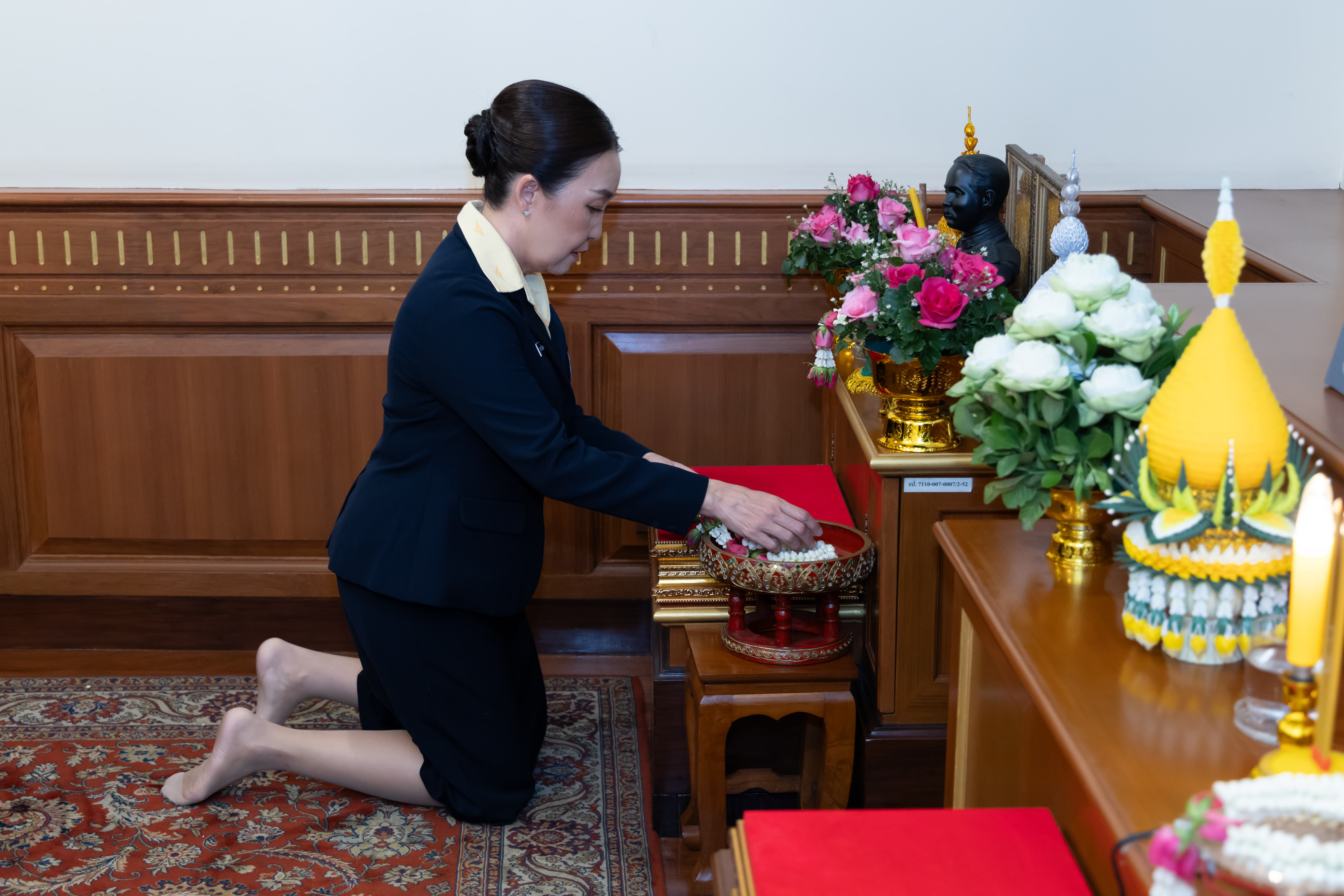 ๐๒ พิธีบวงสรวงและสักการะสิ่งศักดิ์สิทธิ์ เนื่องในโอกาสเข้ารับตำแหน่งใหม่ของคณะกรรมการบริหารสมาคมภริยาข้าราชการสำนักงานปลัดกระทรวงกลาโหม ประจำปีงบประมาณ พ.ศ.๒๕๖๘