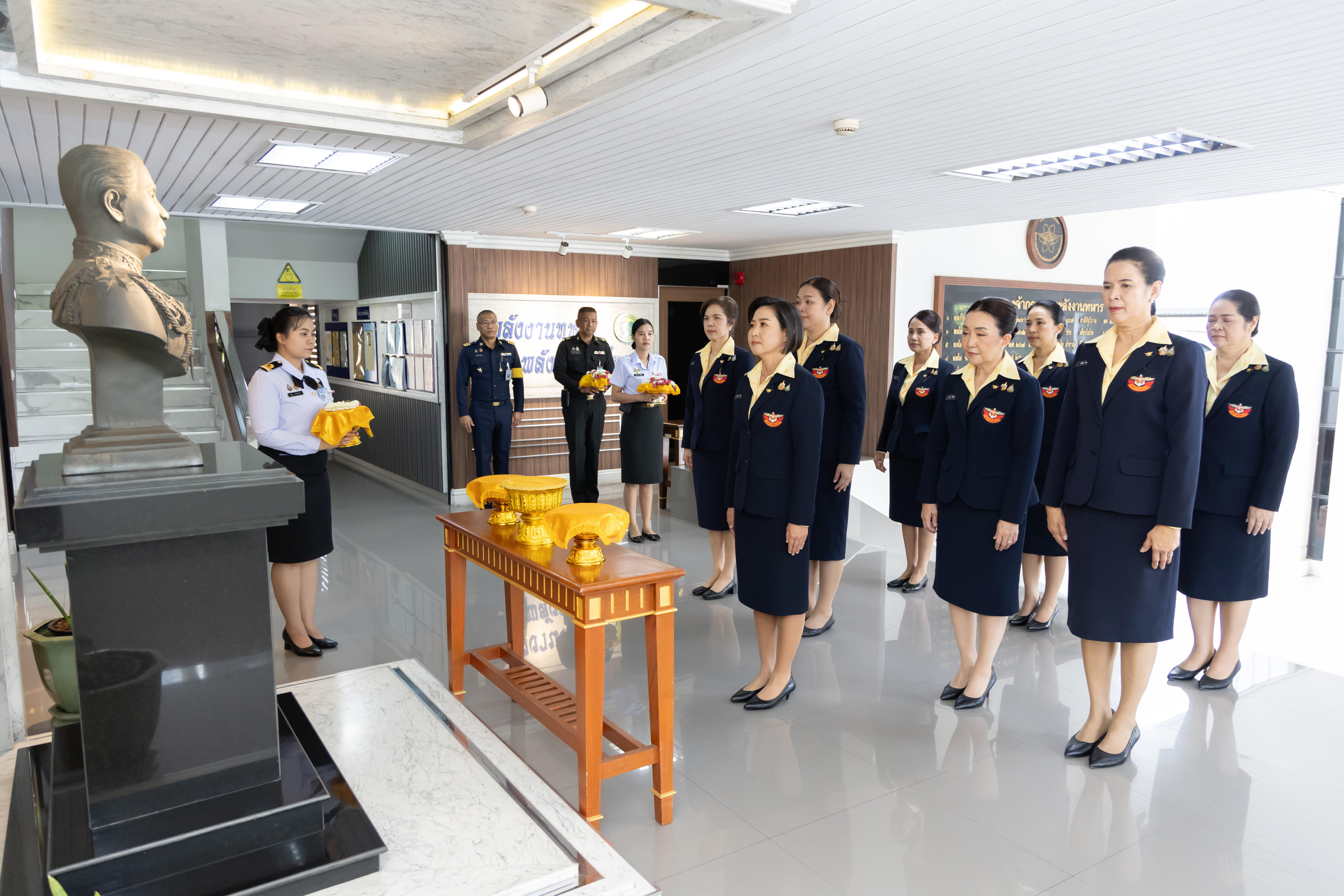 ๐๒ พิธีบวงสรวงและสักการะสิ่งศักดิ์สิทธิ์ เนื่องในโอกาสเข้ารับตำแหน่งใหม่ของคณะกรรมการบริหารสมาคมภริยาข้าราชการสำนักงานปลัดกระทรวงกลาโหม ประจำปีงบประมาณ พ.ศ.๒๕๖๘