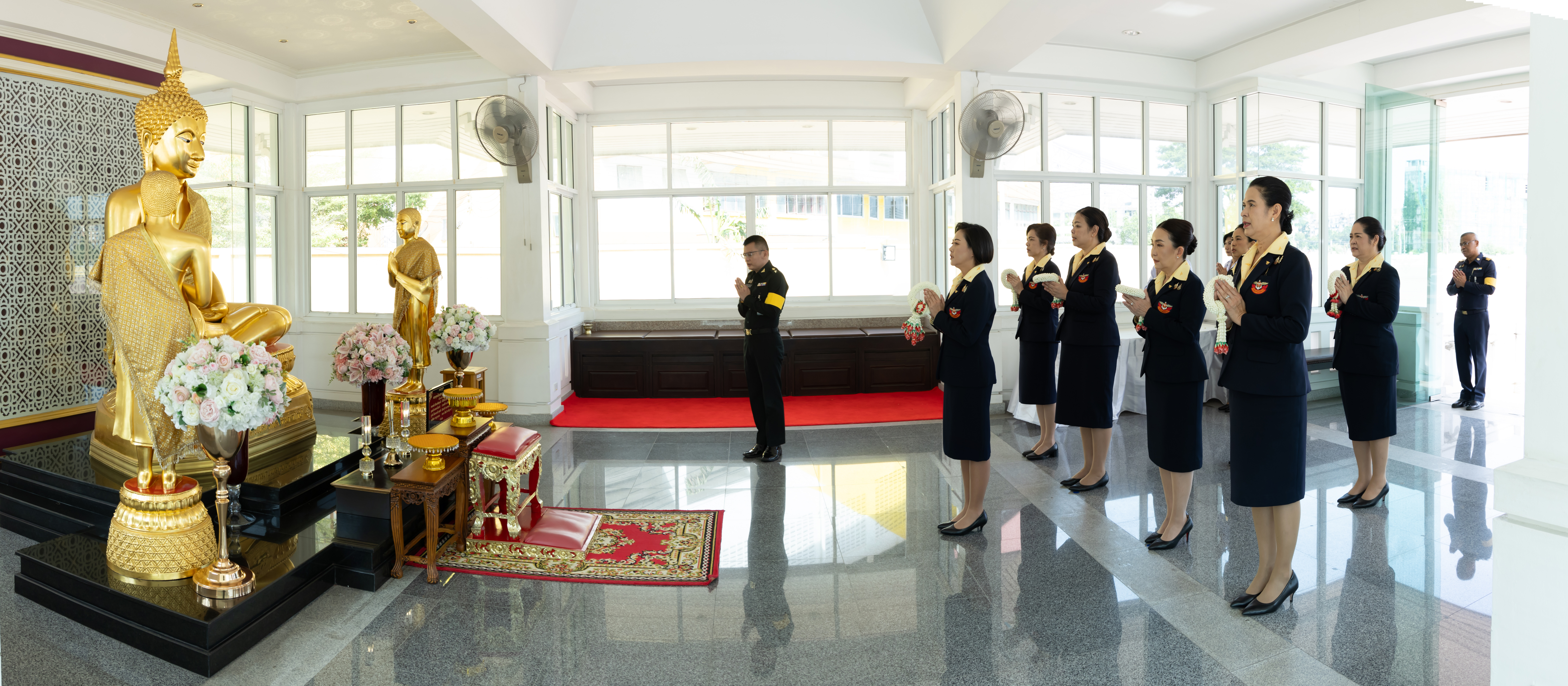 ๐๒ พิธีบวงสรวงและสักการะสิ่งศักดิ์สิทธิ์ เนื่องในโอกาสเข้ารับตำแหน่งใหม่ของคณะกรรมการบริหารสมาคมภริยาข้าราชการสำนักงานปลัดกระทรวงกลาโหม ประจำปีงบประมาณ พ.ศ.๒๕๖๘