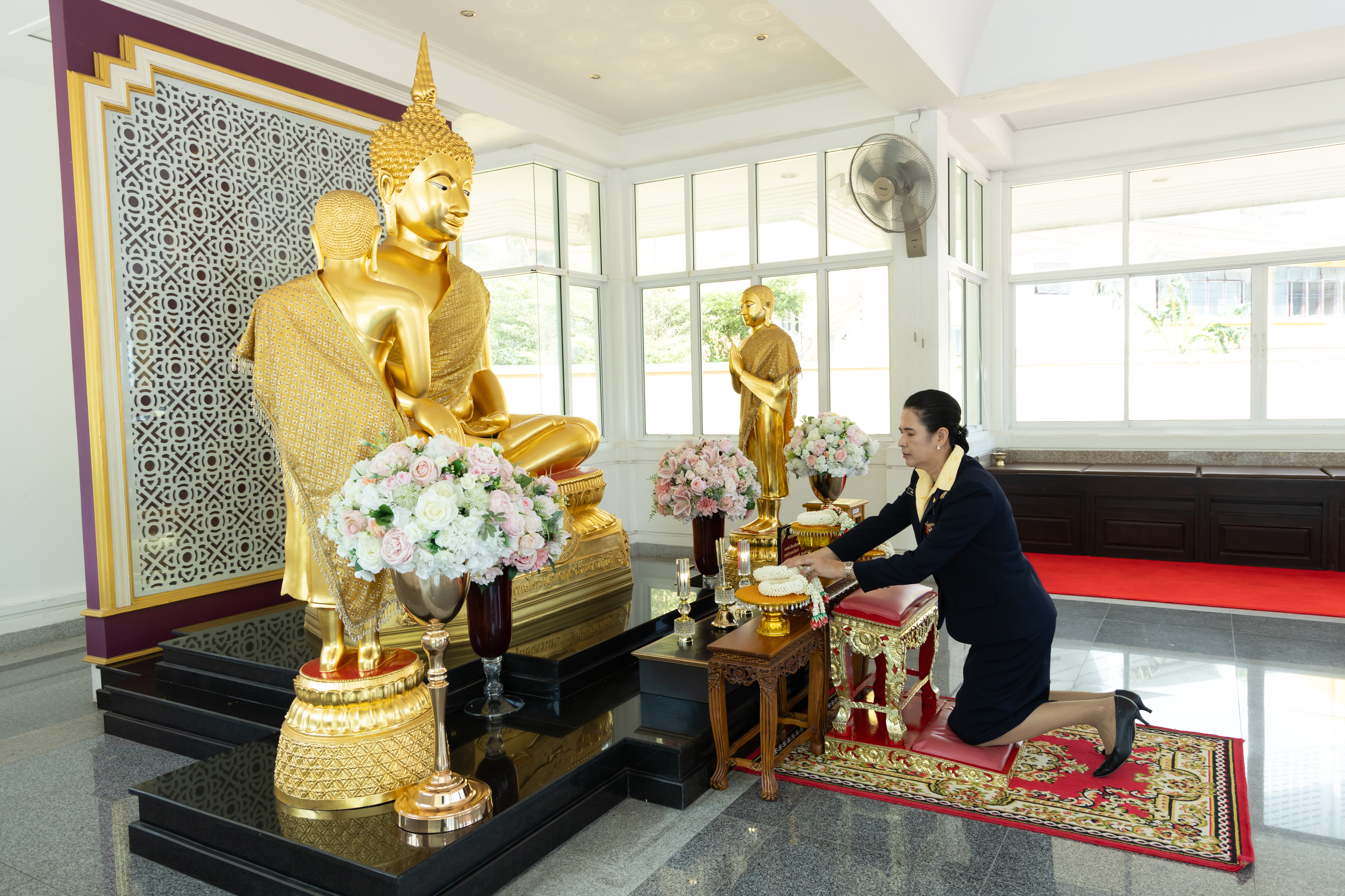 ๐๒ พิธีบวงสรวงและสักการะสิ่งศักดิ์สิทธิ์ เนื่องในโอกาสเข้ารับตำแหน่งใหม่ของคณะกรรมการบริหารสมาคมภริยาข้าราชการสำนักงานปลัดกระทรวงกลาโหม ประจำปีงบประมาณ พ.ศ.๒๕๖๘
