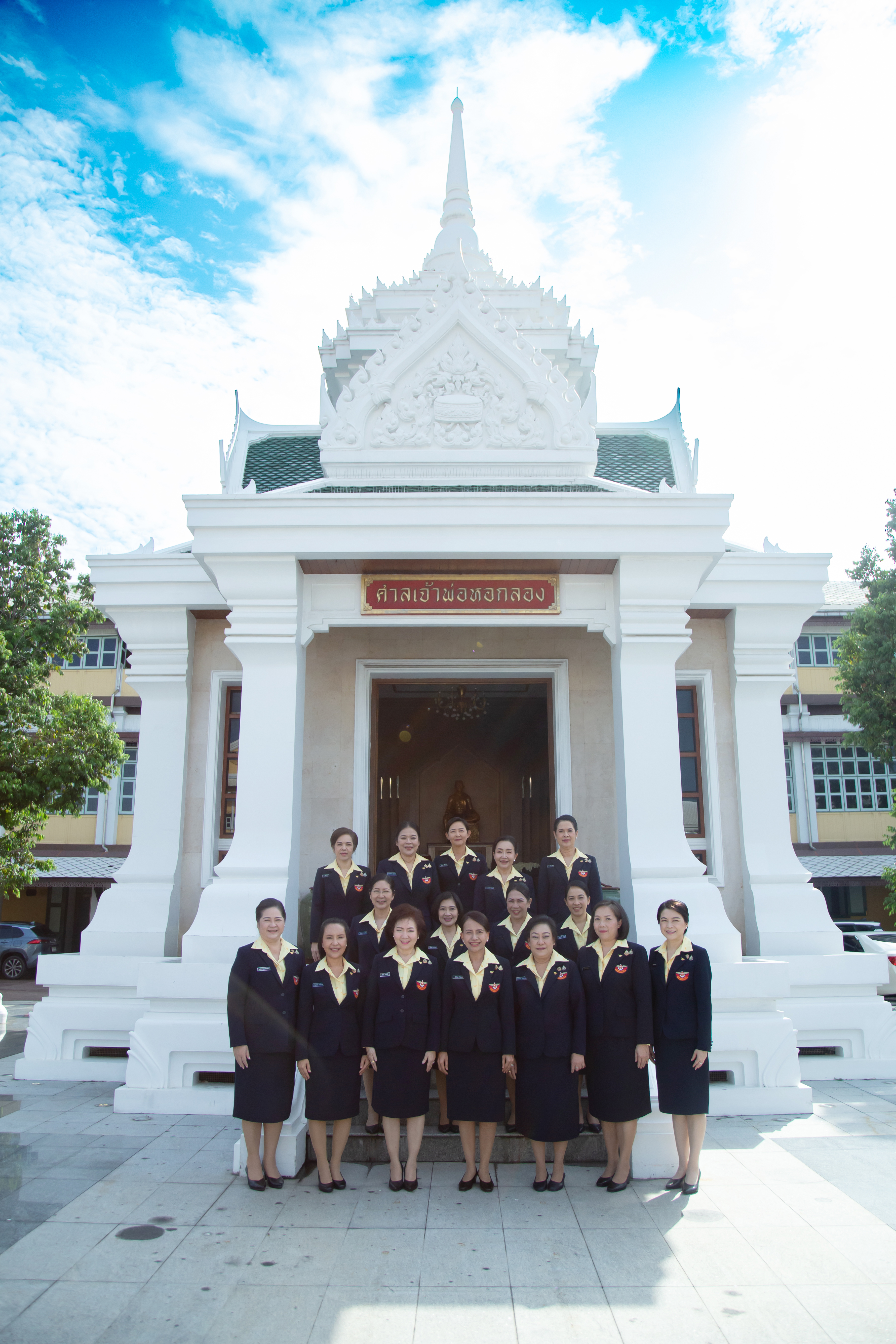 ๐๕ พิธีสักการะสิ่งศักดิ์สิทธิ์ เนื่องในโอกาสเข้ารับตำแหน่งใหม่ของคณะกรรมการบริหารสมาคมภริยาข้าราชการสำนักงานปลัดกระทรวงกลาโหม ประจำปีงบประมาณ พ.ศ.๒๕๖๘