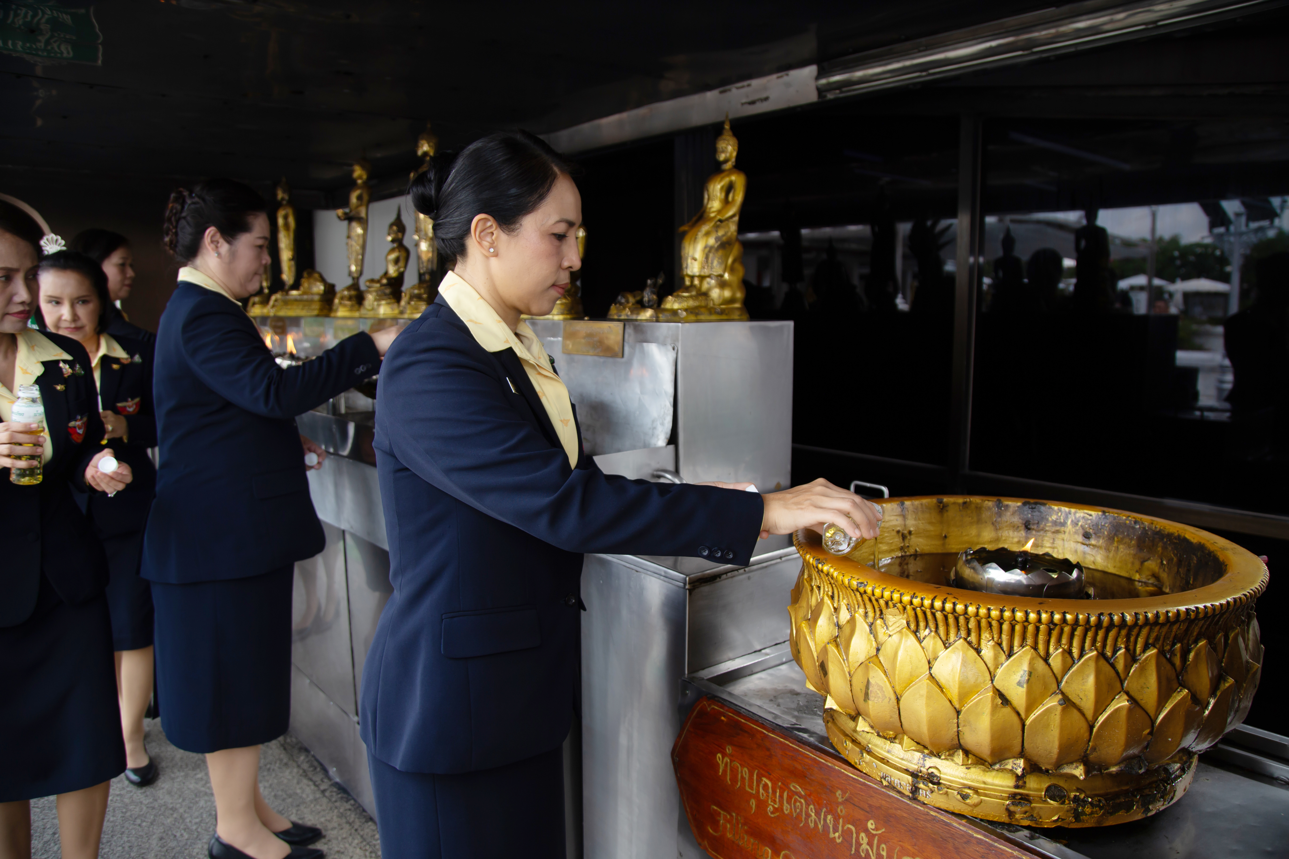 ๐๕ พิธีสักการะสิ่งศักดิ์สิทธิ์ เนื่องในโอกาสเข้ารับตำแหน่งใหม่ของคณะกรรมการบริหารสมาคมภริยาข้าราชการสำนักงานปลัดกระทรวงกลาโหม ประจำปีงบประมาณ พ.ศ.๒๕๖๘