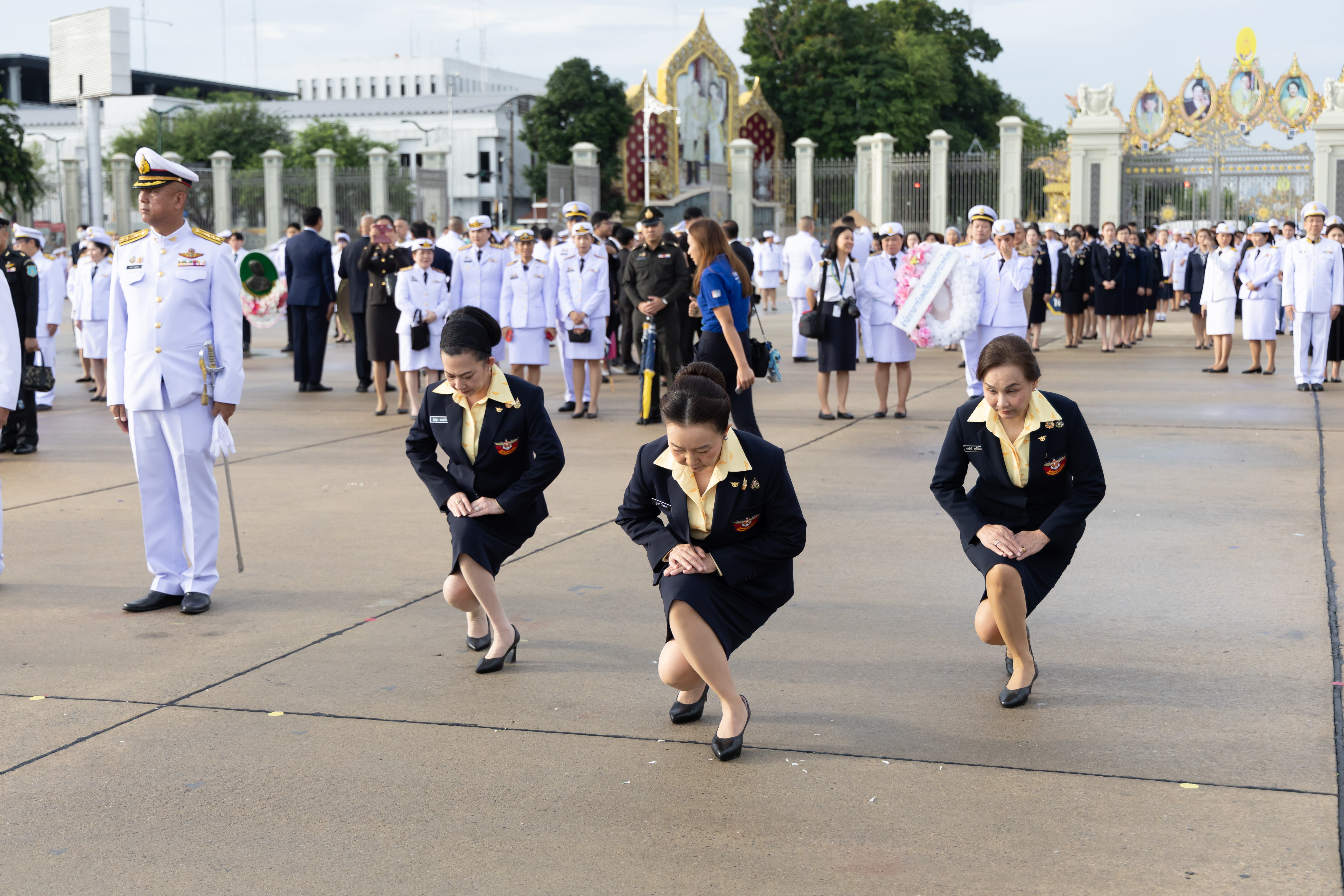 ๐๗ พิธีวางพวงมาลาถวายราชสักการะพระบรมราชานุสรณ์ พระบาทสมเด็จพระจุลจอมเกล้าเจ้าอยู่หัว เนื่องในวันปิยมหาราช