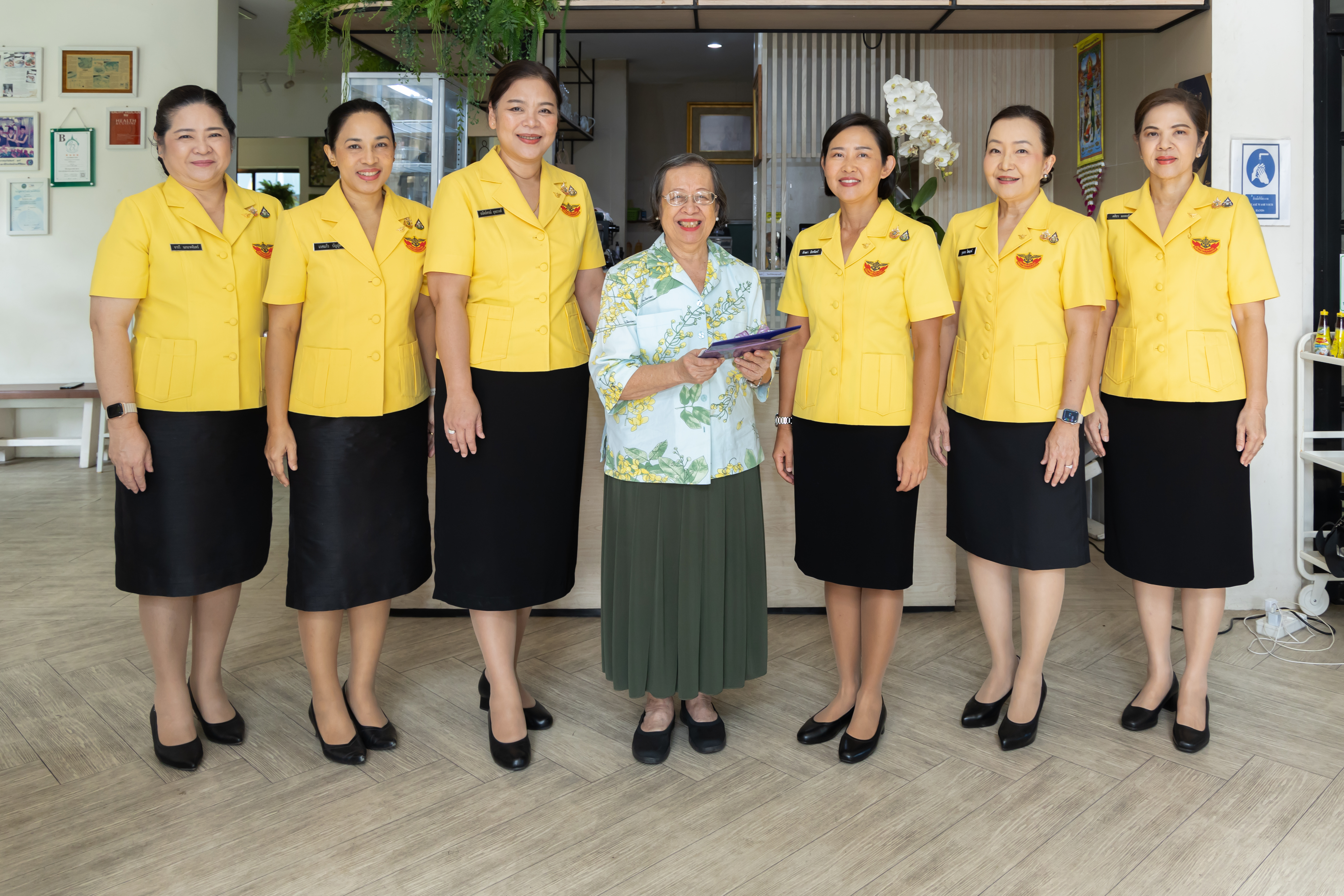 ๑๑ การเข้าเยี่ยมคำนับ คุณหญิงอรพรรณ ศศิประภา อดีตนายกสมาคมฯ