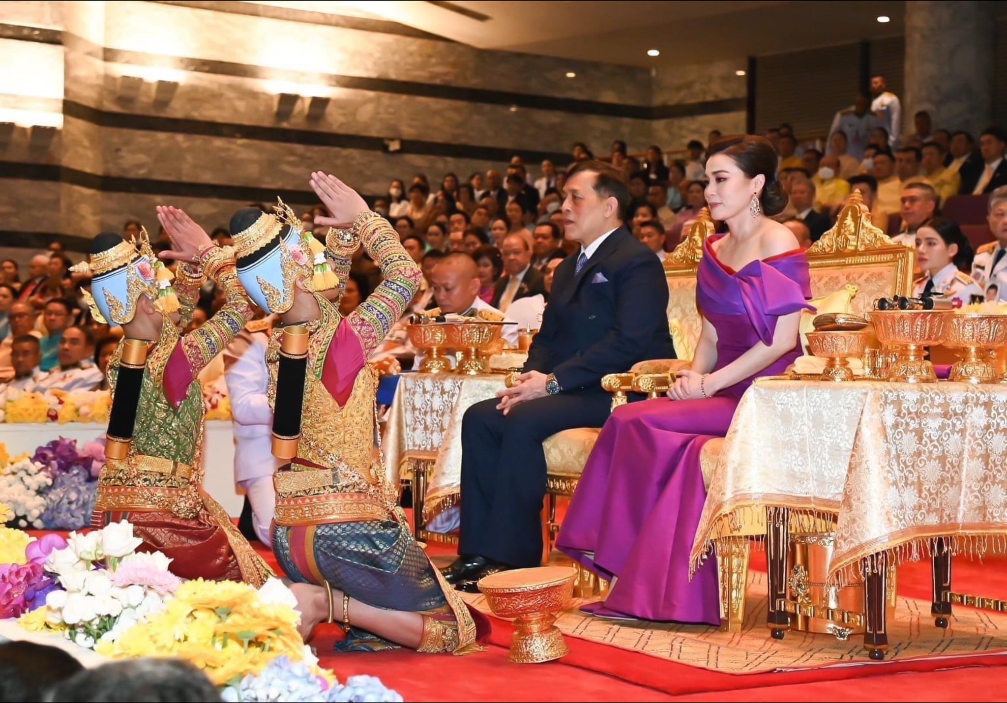 ๑๓ เข้าเฝ้าฯ พระบาทสมเด็จพระเจ้าอยู่หัว และสมเด็จพระนางเจ้าฯ พระบรมราชินี ในโอกาสเสด็จพระราชดำเนิ...