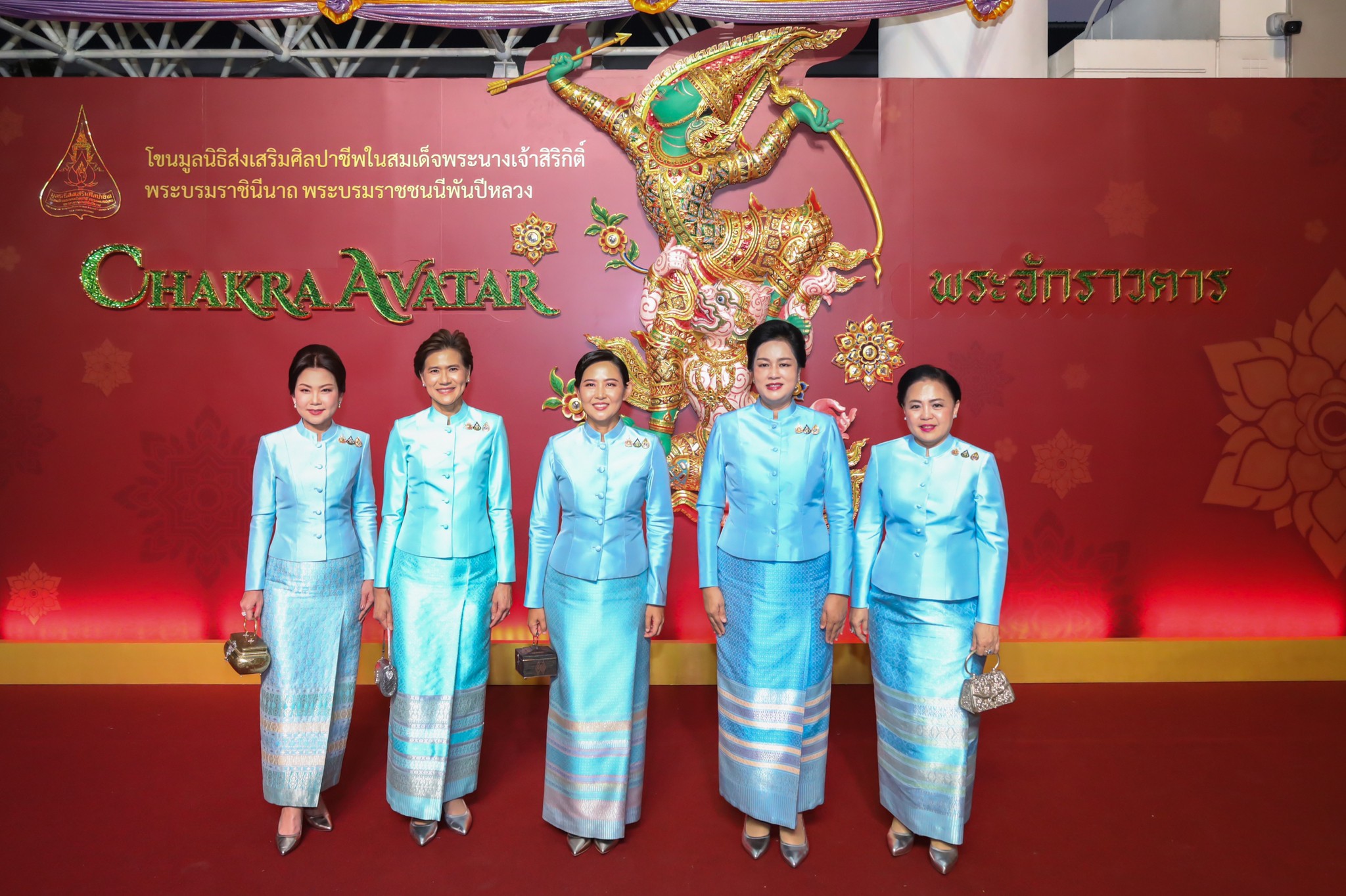 ๑๓ เข้าเฝ้าฯ พระบาทสมเด็จพระเจ้าอยู่หัว และสมเด็จพระนางเจ้าฯ พระบรมราชินี ในโอกาสเสด็จพระราชดำเนินไปทอดพระเนตรการแสดงโขนตอน "พระจักราวตาร"