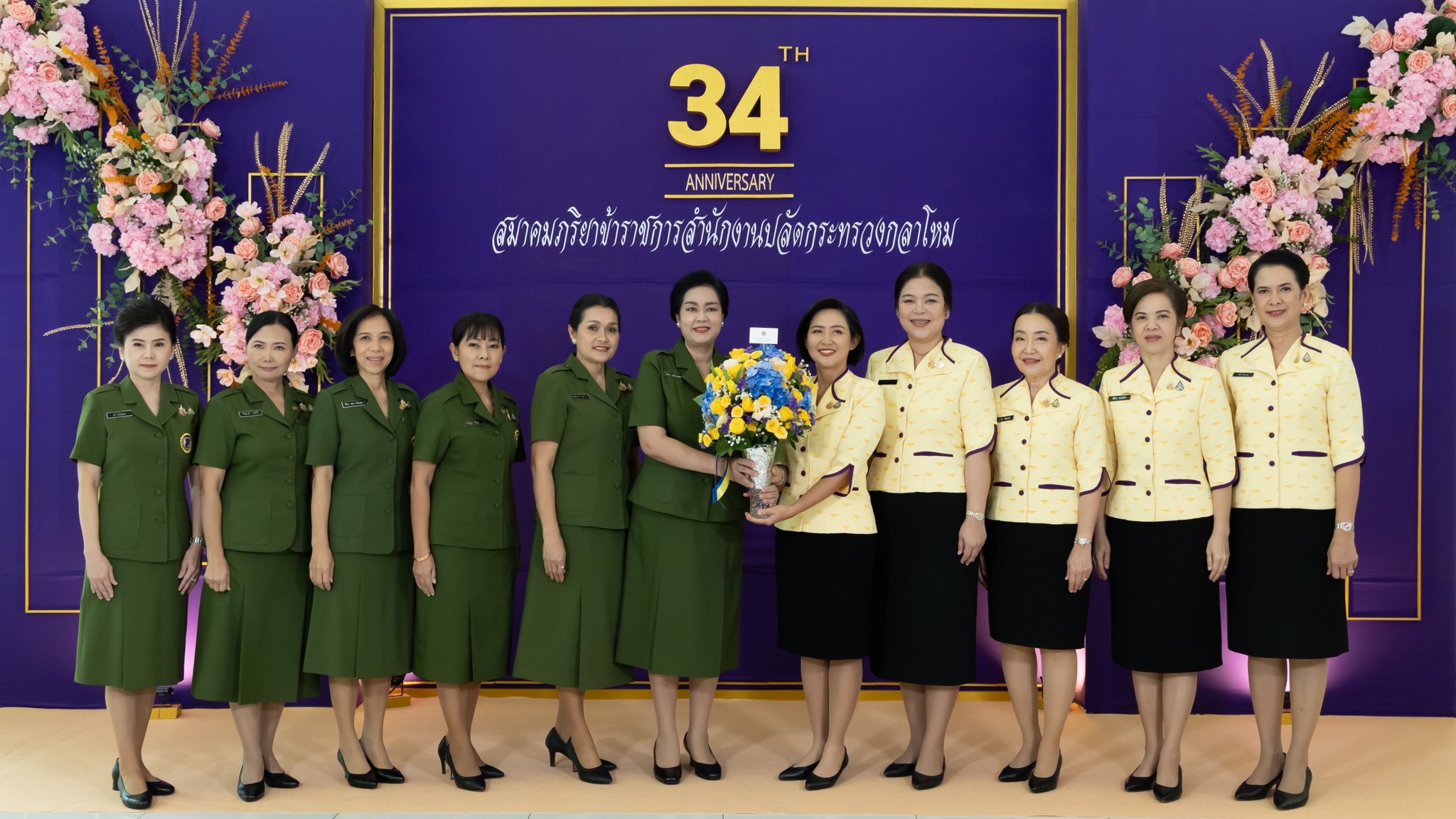 ๑๖ การจัดงานเลี้ยงรับรอง เนื่องในโอกาสวันคล้ายวันสถาปนาสมาคมภริยาข้าราชการสำนักงานปลัดกระทรวงกลาโหม ครบรอบปีที่ ๓๔