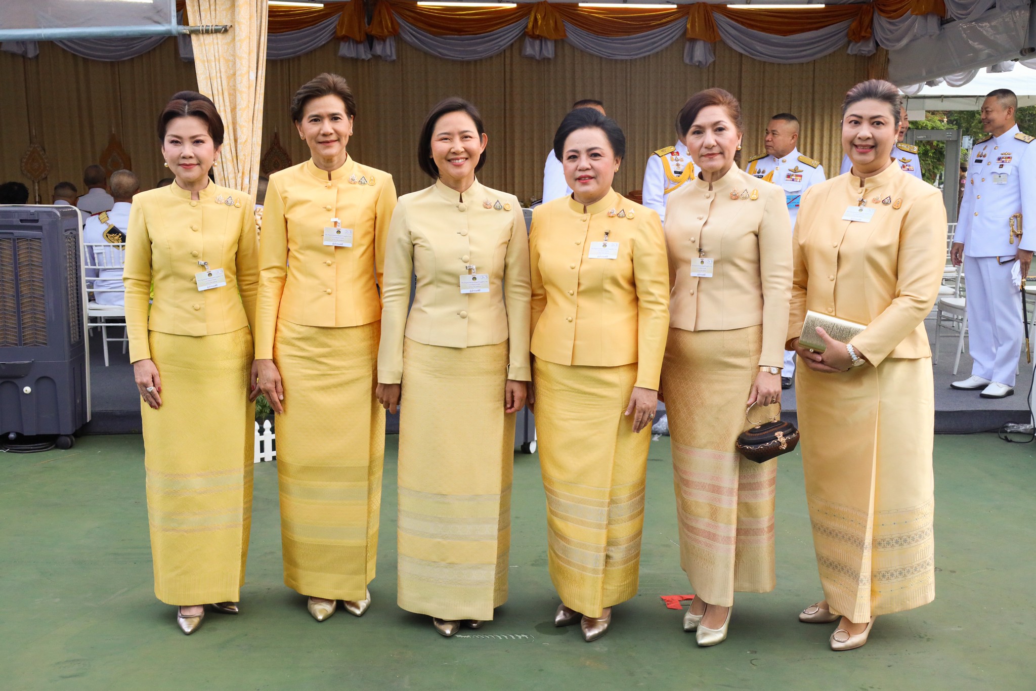 ๓๐ พิธีเจริญพระพุทธมนต์ และพิธีทำบุญตักบาตรถวายเป็นพระราชกุศล เนื่องในวันคล้ายวันพระบรมราชสมภพ พระบาทสมเด็จพระบรมชนกาธิเบศร มหาภูมิพลอดุลยเดชมหาราช บรมนาถบพิตร
