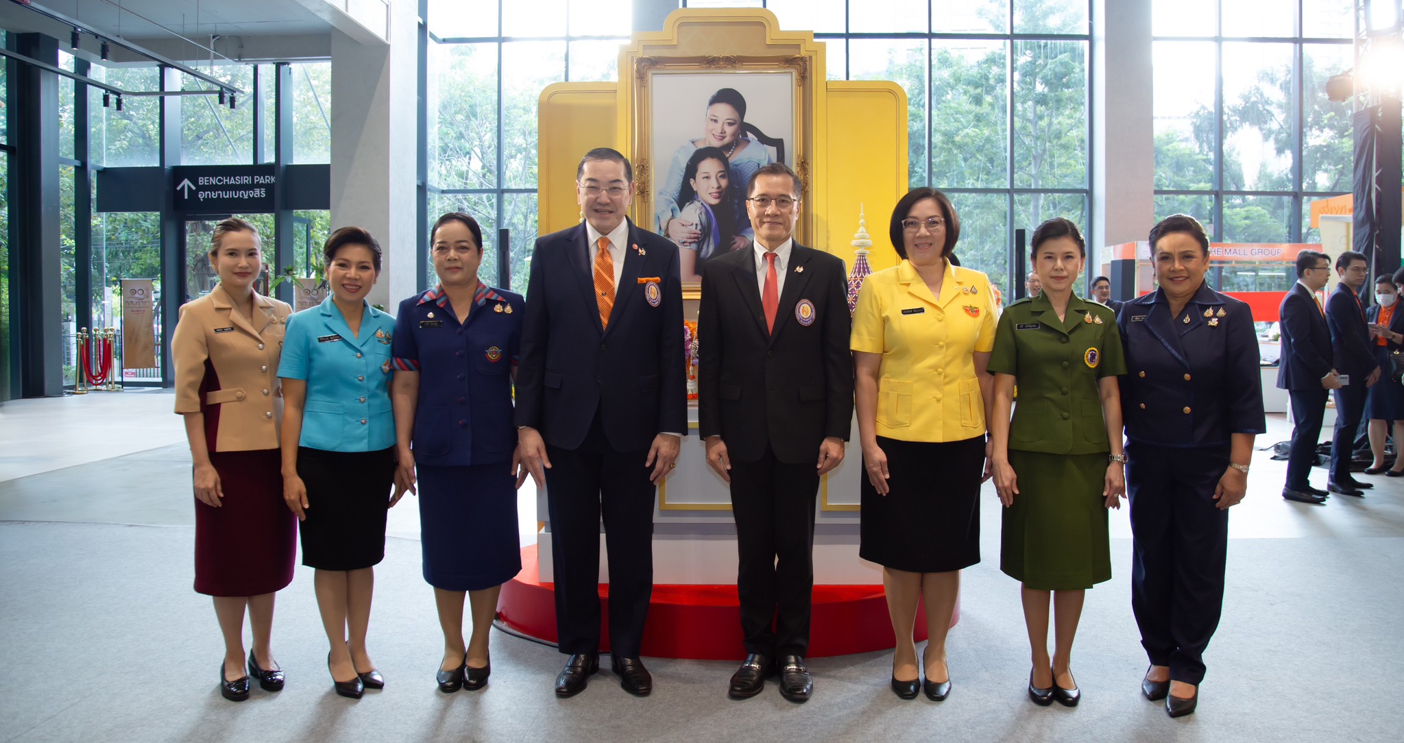 ๓๓ พิธีถวายพระพร และตักบาตรพระสงฆ์ เนื่องในวันคล้ายวันประสูติสมเด็จพระเจ้าลูกเธอ เจ้าฟ้าพัชรกิติยาภา นเรนทิราเทพยวดี กรมหลวงราชสาริณีสิริพัชร มหาวัชรราชธิดา ในงาน "เพื่อนพึ่ง (ภาฯ) เฉลิมพระเกียรติพระบาทสมเด็จพระเจ้าอยู่หัว ทรงเจริญพระชนมพรรษา ๗๒ พรรษา"