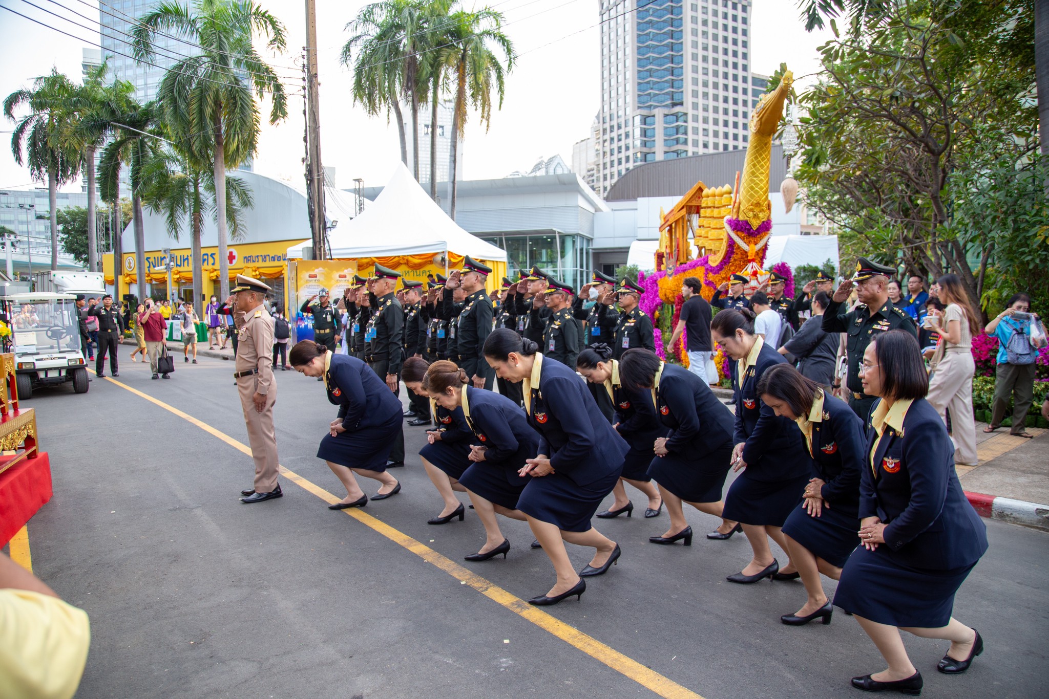 ๓๘ พิธีเปิดกรวยดอกไม้ถวายราชสักการะเบื้องหน้าพระบรมฉายาลักษณ์พระบาทสมเด็จพระเจ้าอยู่หัว งานกาชาดประจำปี ๒๕๖๗