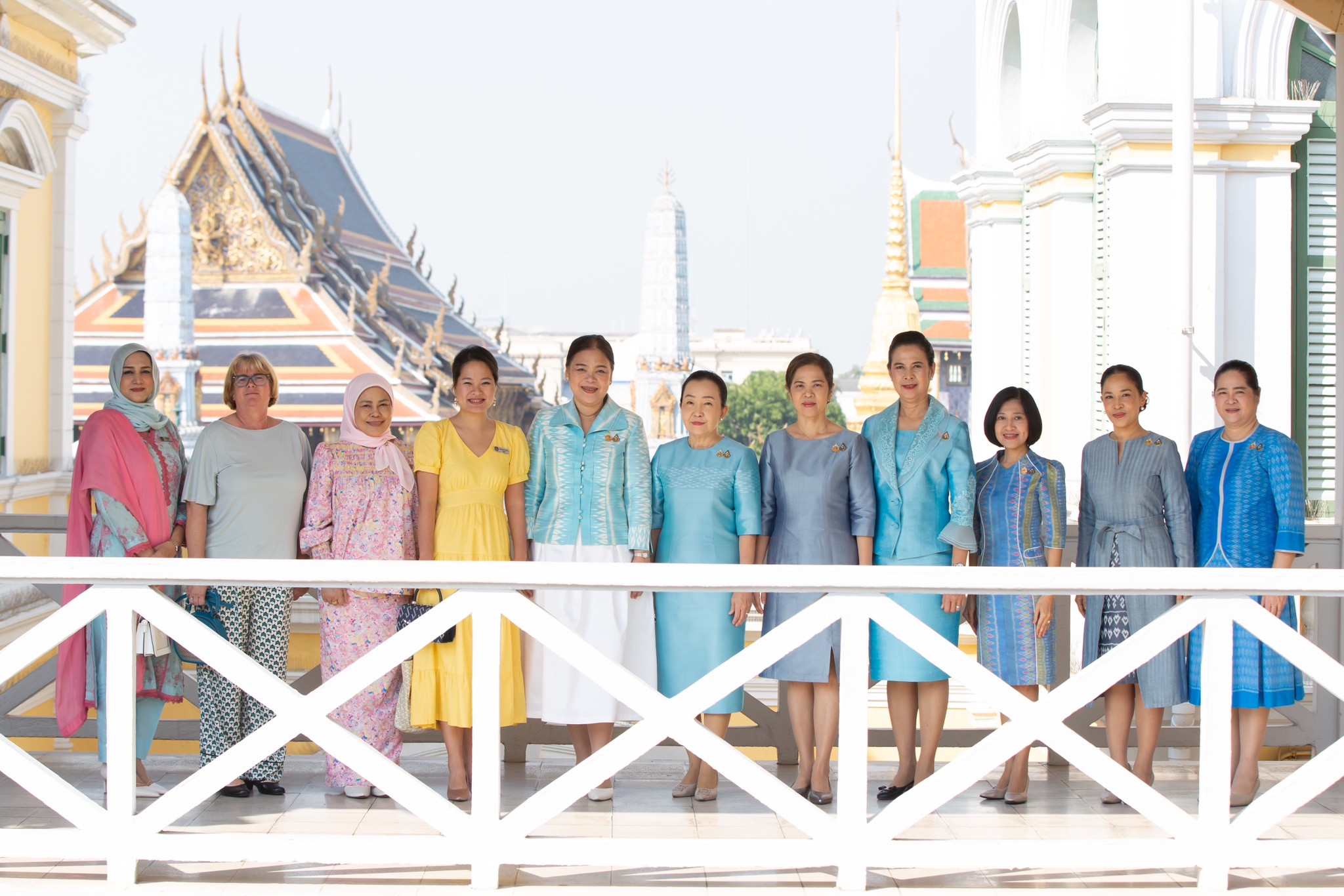 ๔๓ คณะภริยาผู้ช่วยทูตฝ่ายทหารต่างประเทศ ประจำกรุงเทพฯ เข้าเยี่ยมคำนับคณะกรรมการบริหารสมาคมฯ เพื่อแนะนำตัวในโอกาสเข้ารับหน้าที่