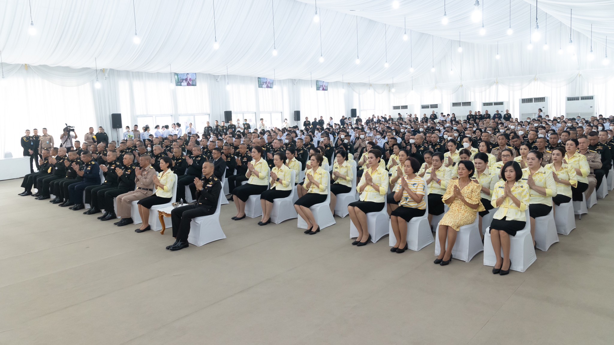 ๕๓ พิธีสักการะพระบรมสารีริกธาตุ (พระเขี้ยวแก้ว)