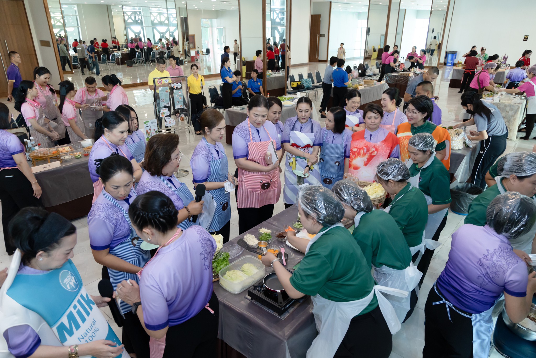 ๕๗ กิจกรรม "ตลาดนัดอาหารคลีน" โดยโครงการศูนย์ส่งเสริมการเรียนรู้
