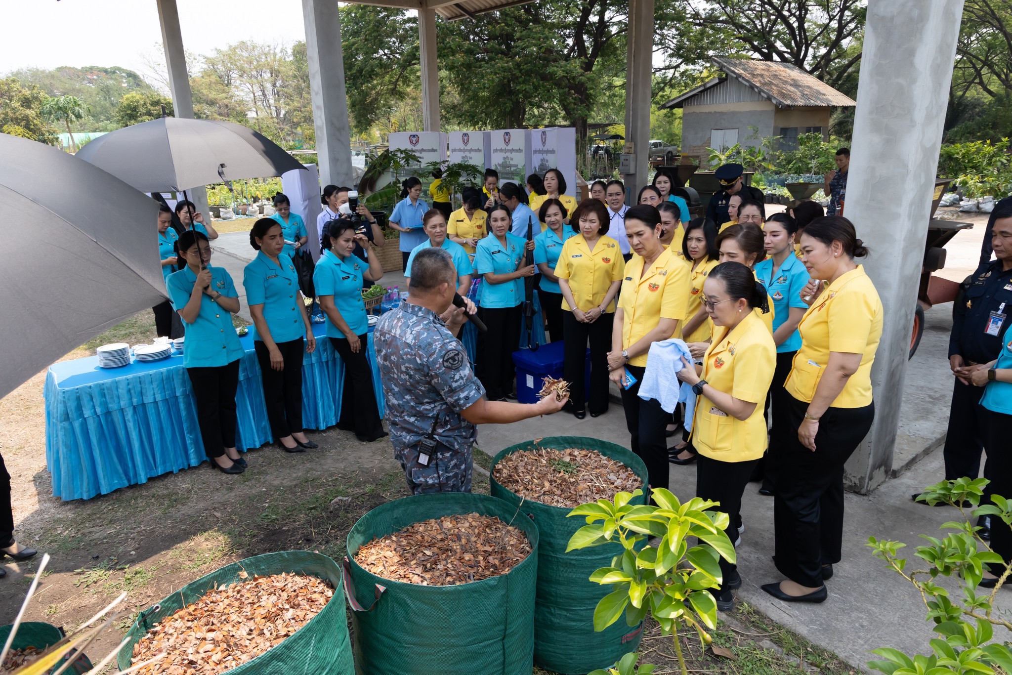 ๖๒ กิจกรรมเยี่ยมชมการดำเนินงานศูนย์การเรียนรู้ตามหลักปรัชญาเศรษฐกิจพอเพียง บน.๒๑ ของโครงการครอบครัวพอเพียง