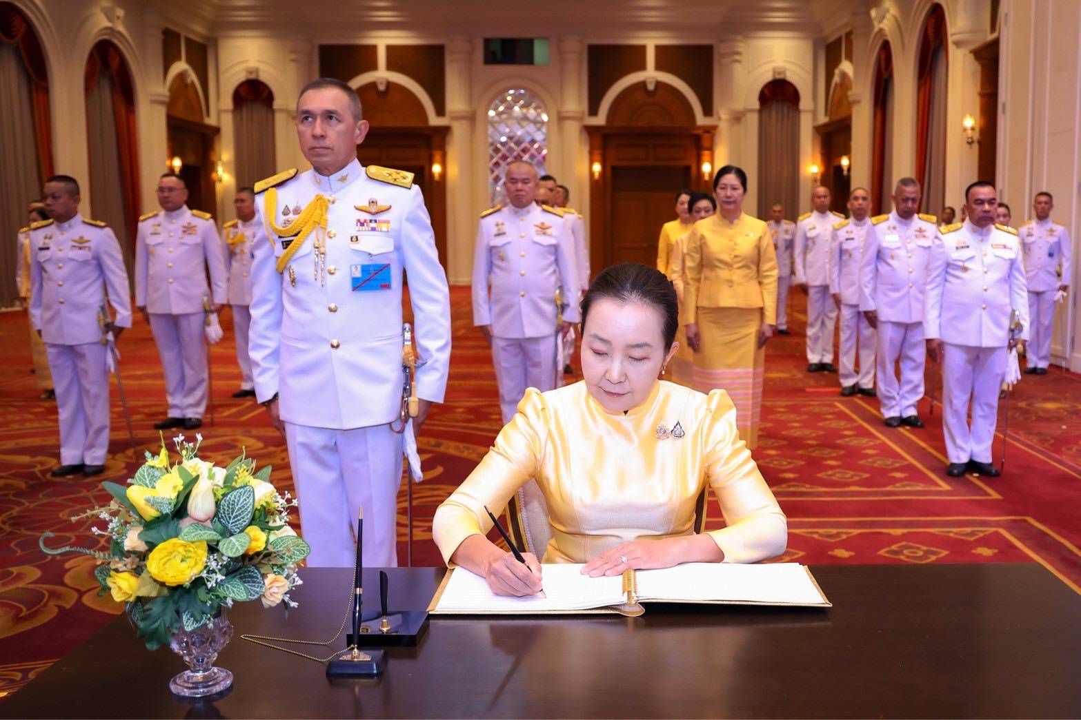๗๐ พิธีลงนามถวายพระพรชัยมงคล พระบาทสมเด็จพระเจ้าอยู่หัว เนื่องในโอกาสวันฉัตรมงคล (๔ พ.ค.๖๘)