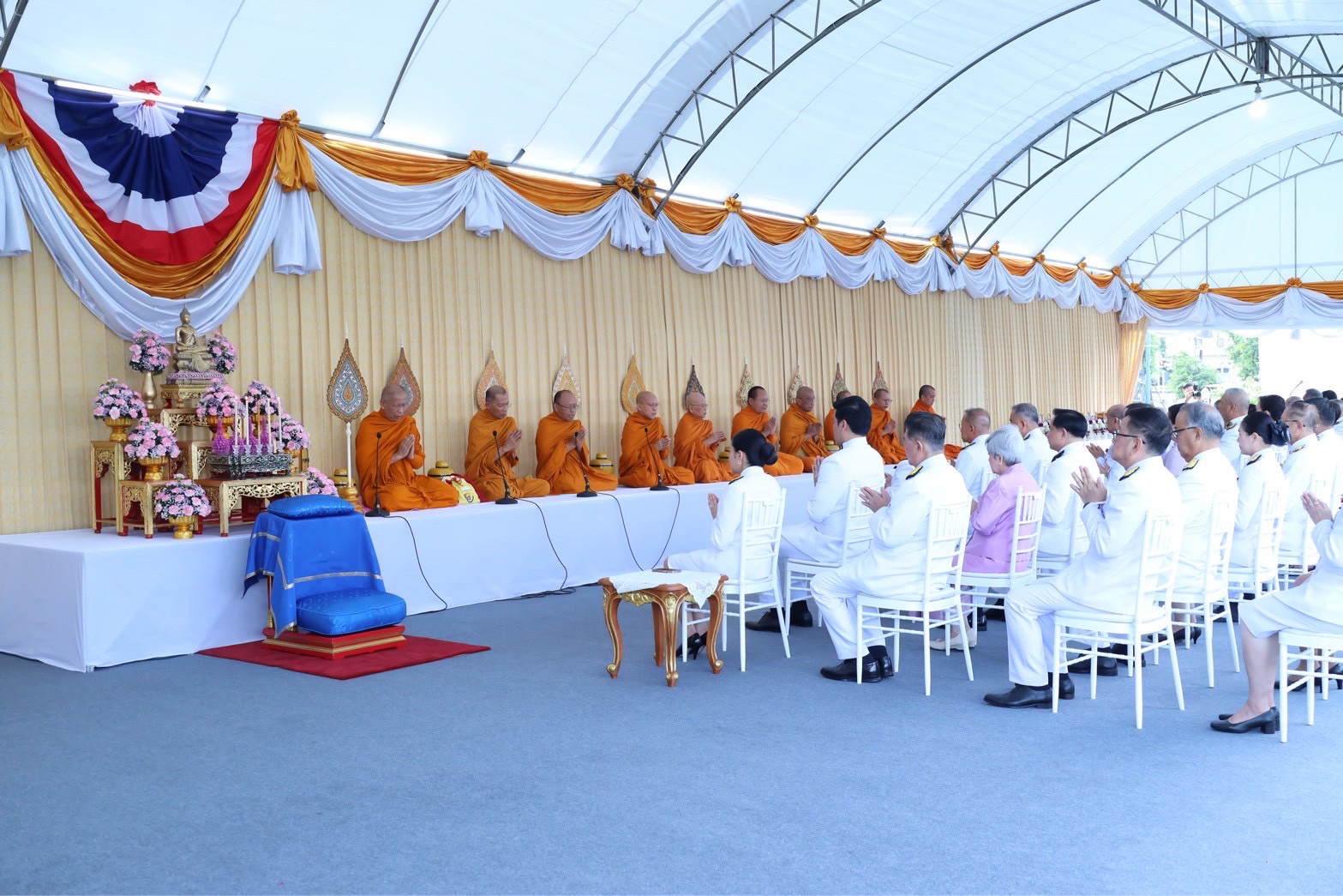 ๗๙ พิธีเจริญพระพุทธมนต์ และพิธีทำบุญตักบาตรถวายเป็นพระราชกุศล เนื่องในโอกาสวันเฉลิมพระชนมพรรษา สมเด็จพระนางเจ้าสุทิดา พัชรสุธาพิมลลักษณ พระบรมราชินี