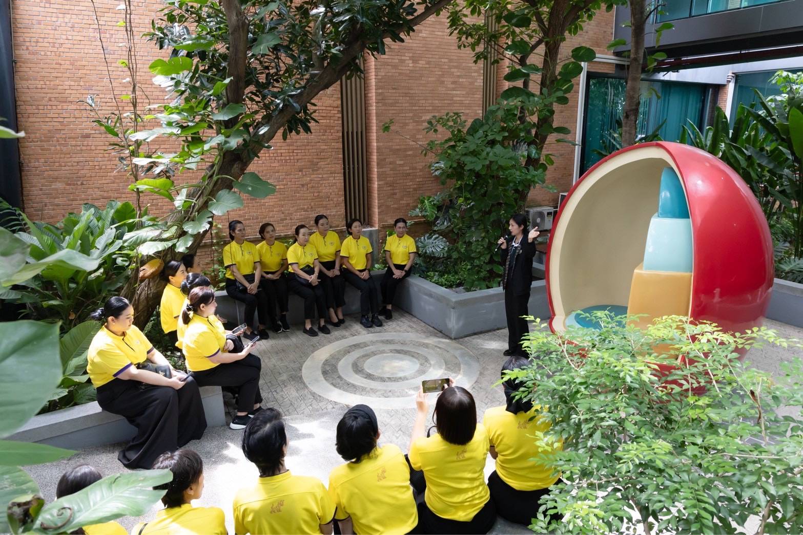 ๘๓ กิจกรรมเยี่ยมชมและศึกษาดูงานศูนย์ธุรกิจไลฟ์สไตล์ (OASYS) โดยโครงการศูนย์ส่งเสริมการเรียนรู้