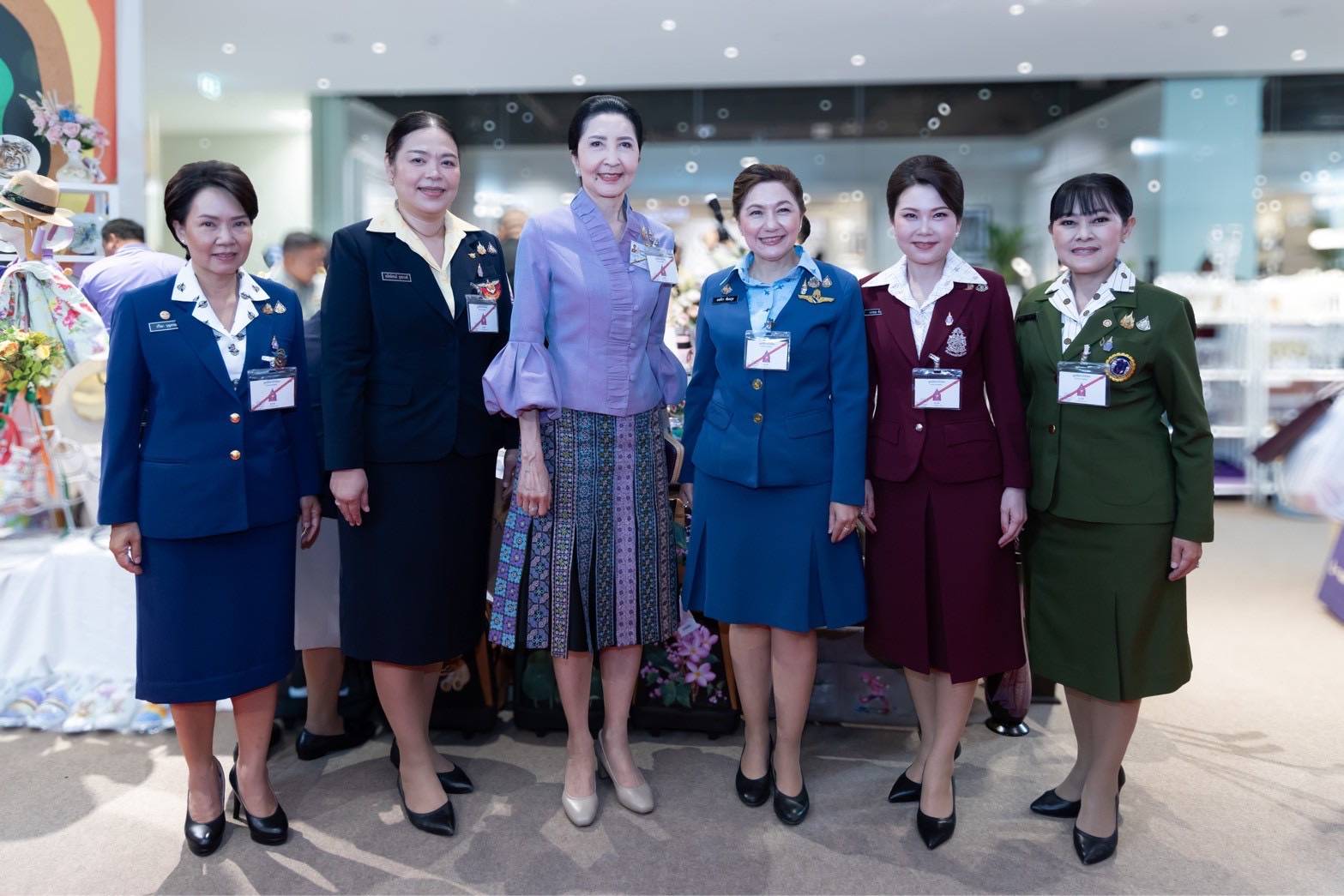 ๑๐๔ เฝ้ารับเสด็จสมเด็จพระกนิษฐาธิราชเจ้า กรมสมเด็จพระเทพรัตนราชสุดาฯ สยามบรมราชกุมารี ในโอกาสเสด็จพระราชดำเนินเป็นองค์ประธานเปิดงาน "สานสายใยเพื่อผลิตภัณฑ์สายใจไทย ครั้งที่ ๒๗"