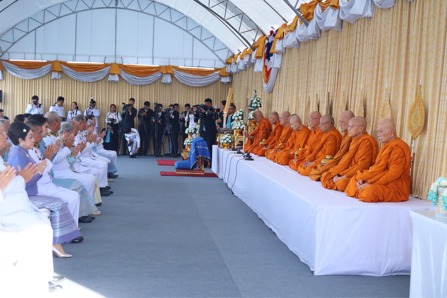 ๑๐๕ พิธีเจริญพระพุทธมนต์ และพิธีทำบุญตักบาตรถวายเป็นพระราชกุศล เนื่องในโอกาสวันเฉลิมพระชนมพรรษา สมเด็จพระนางเจ้าสิริกิติ์ พระบรมราชินีนาถ พระบรมราชชนนีพันปีหลวง ๑๒ ส.ค.๖๘