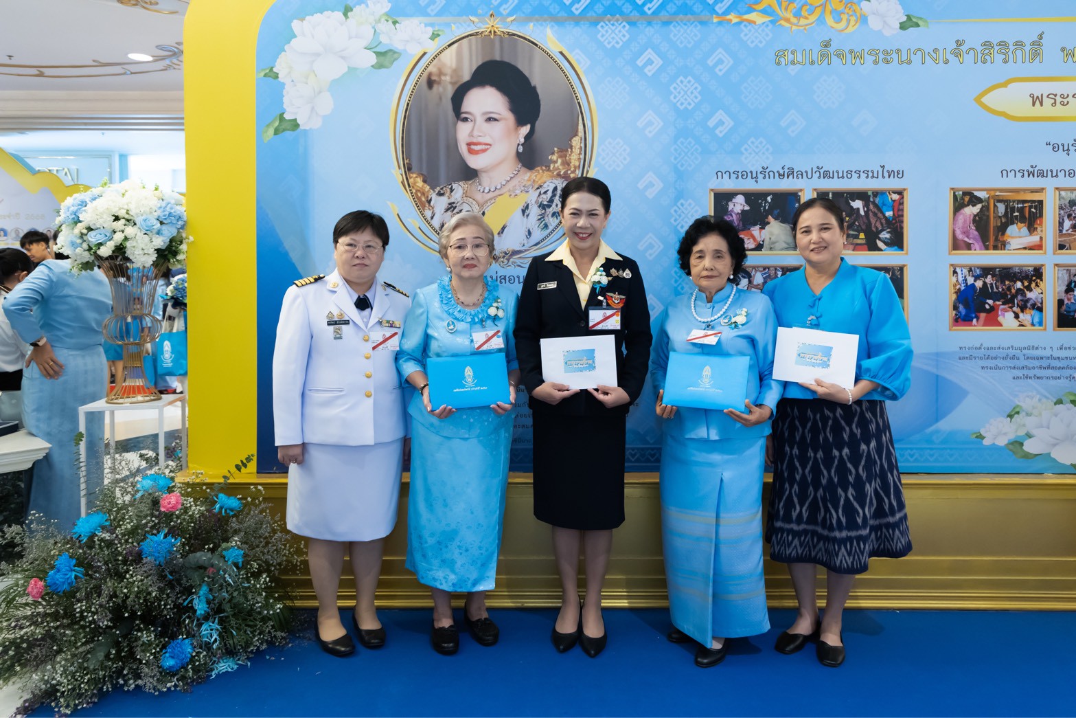๑๐๗ การเข้าเฝ้าฯ สมเด็จพระกนิษฐาธิราชเจ้า กรมสมเด็จพระเทพรัตนราชสุดาฯ สยามบรมราชกุมารี เพื่อรับพระราชทานโล่เกียรติคุณผู้สนับสนุนการจัดงานวันแม่แห่งชาติ ประจำปี ๒๕๖๘