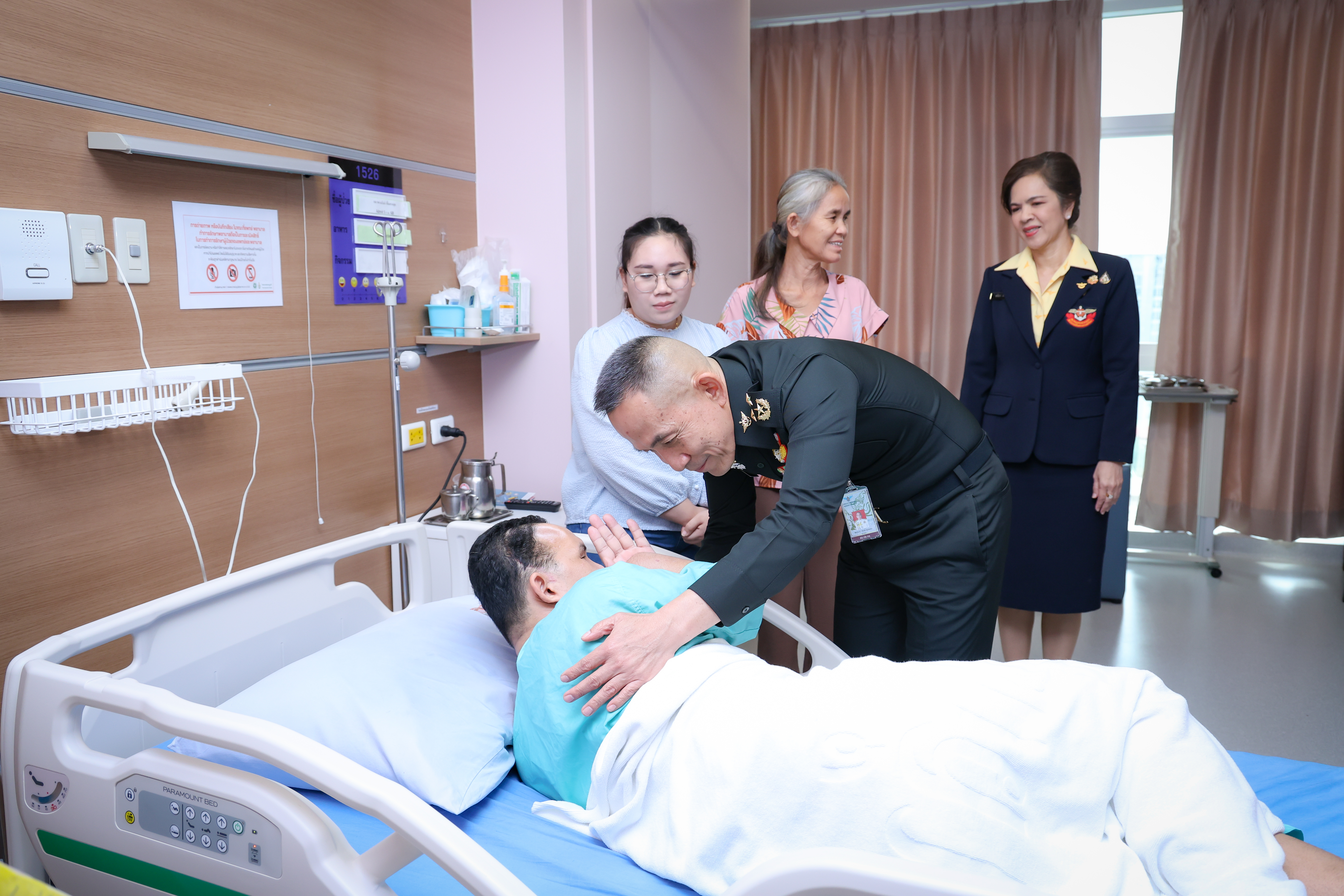 ๐๒ กิจกรรมเยี่ยมบำรุงขวัญกำลังพลที่ได้รับบาดเจ็บจากสถานการณ์กรณีพิพาทชายแดนไทย - กัมพูชา