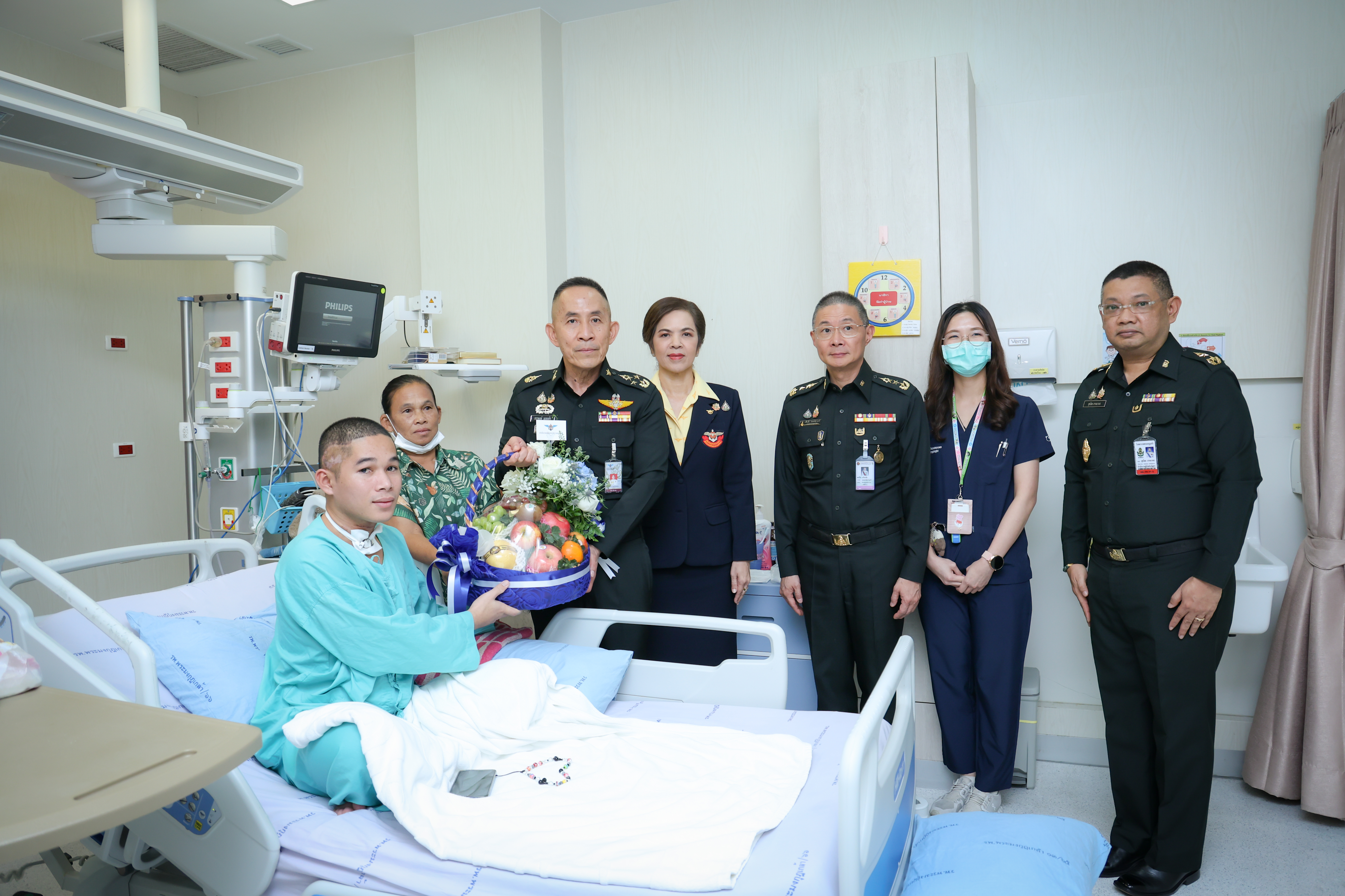 ๐๒ กิจกรรมเยี่ยมบำรุงขวัญกำลังพลที่ได้รับบาดเจ็บจากสถานการณ์กรณีพิพาทชายแดนไทย - กัมพูชา