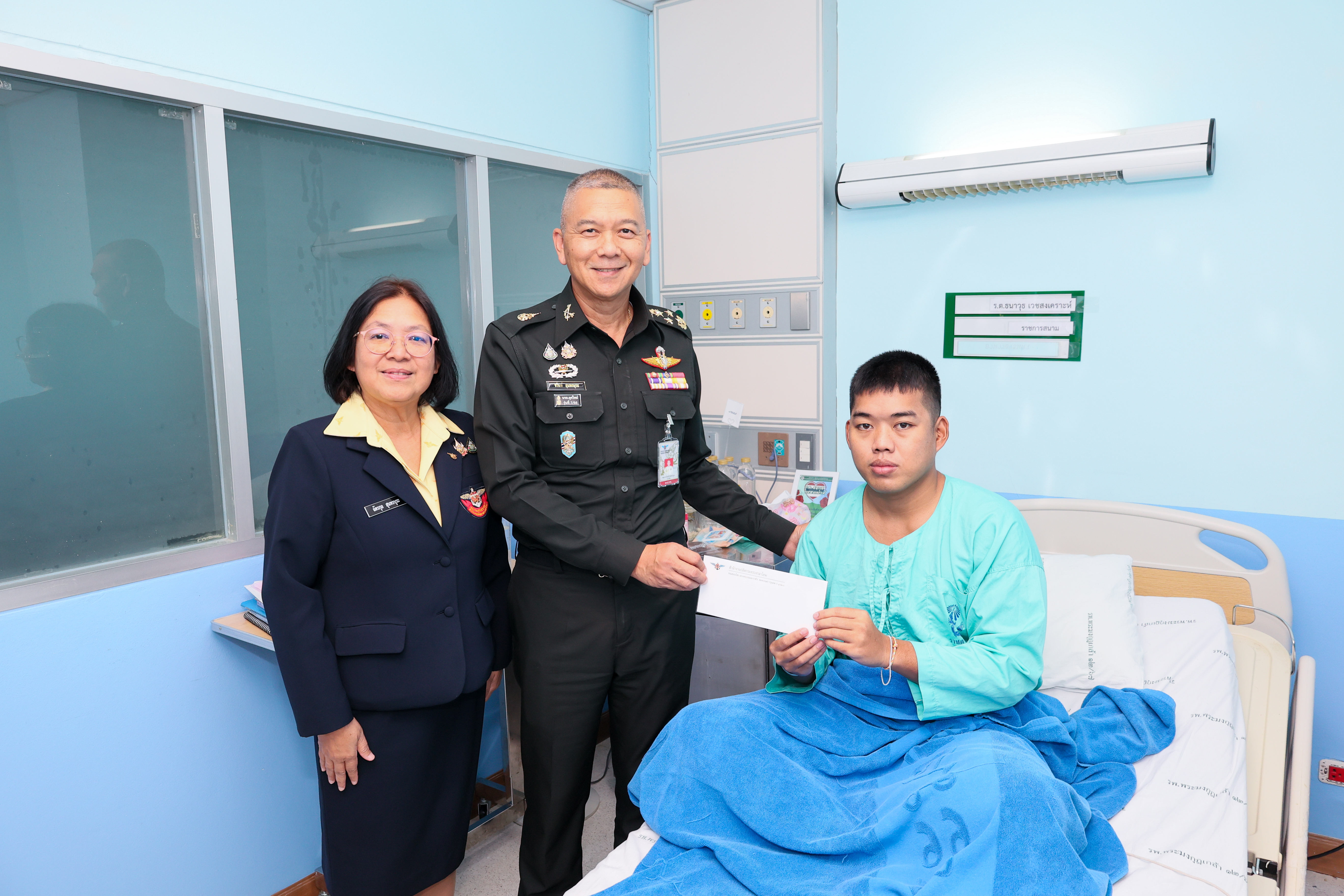 ๐๒ กิจกรรมเยี่ยมบำรุงขวัญกำลังพลที่ได้รับบาดเจ็บจากสถานการณ์กรณีพิพาทชายแดนไทย - กัมพูชา