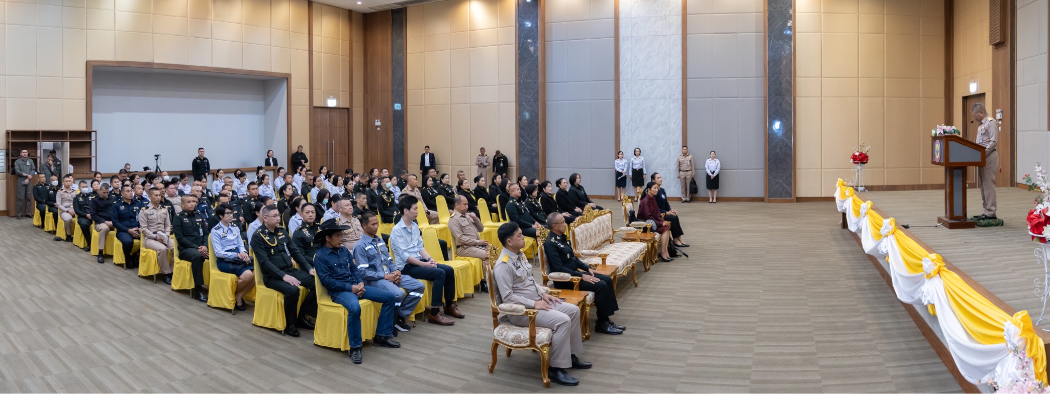 ๑๑๐ กิจกรรมการเสวนาและการบรรยายเชิงวิชาการ เรื่อง เทคโนโลยีการเกษตรอัจฉริยะ และกิจกรรมตลาดนัดพอเพียง โดยโครงการครอบครัวพอเพียง สคภ.สป.