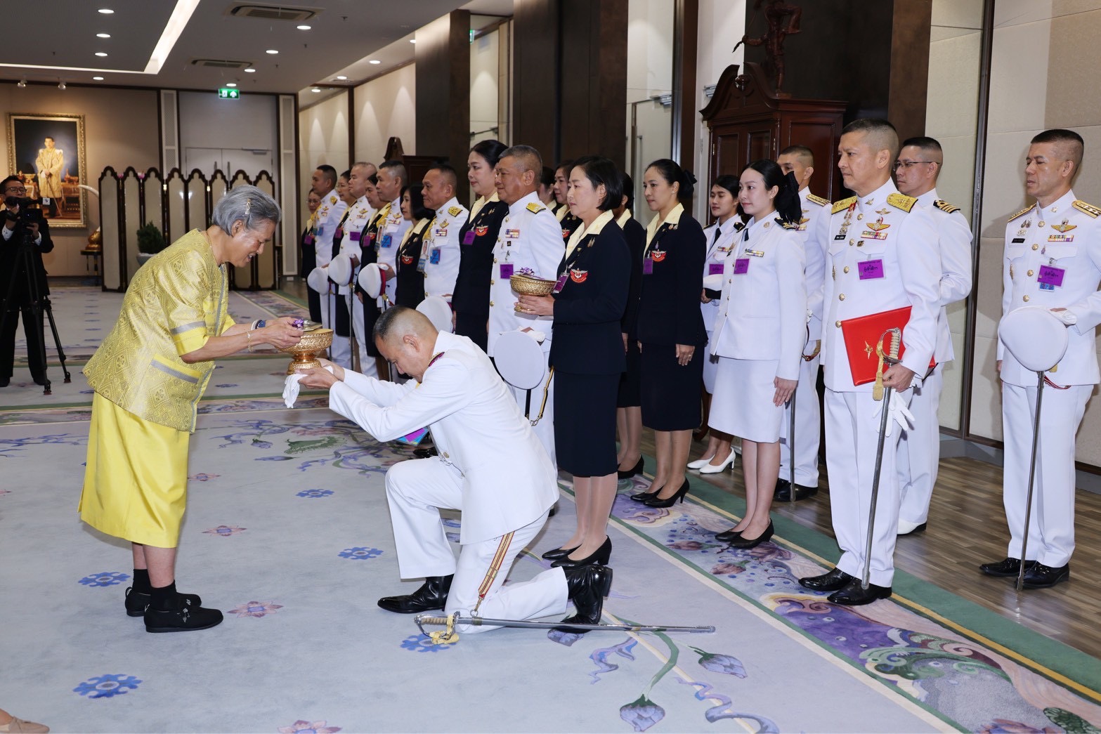๑๑๒ เข้าเฝ้าฯ สมเด็จพระกนิษฐาธิราชเจ้า กรมสมเด็จพระเทพรัตนราชสุดาฯ สยามบรมราชกุมารี เพื่อทูลเกล้า...
