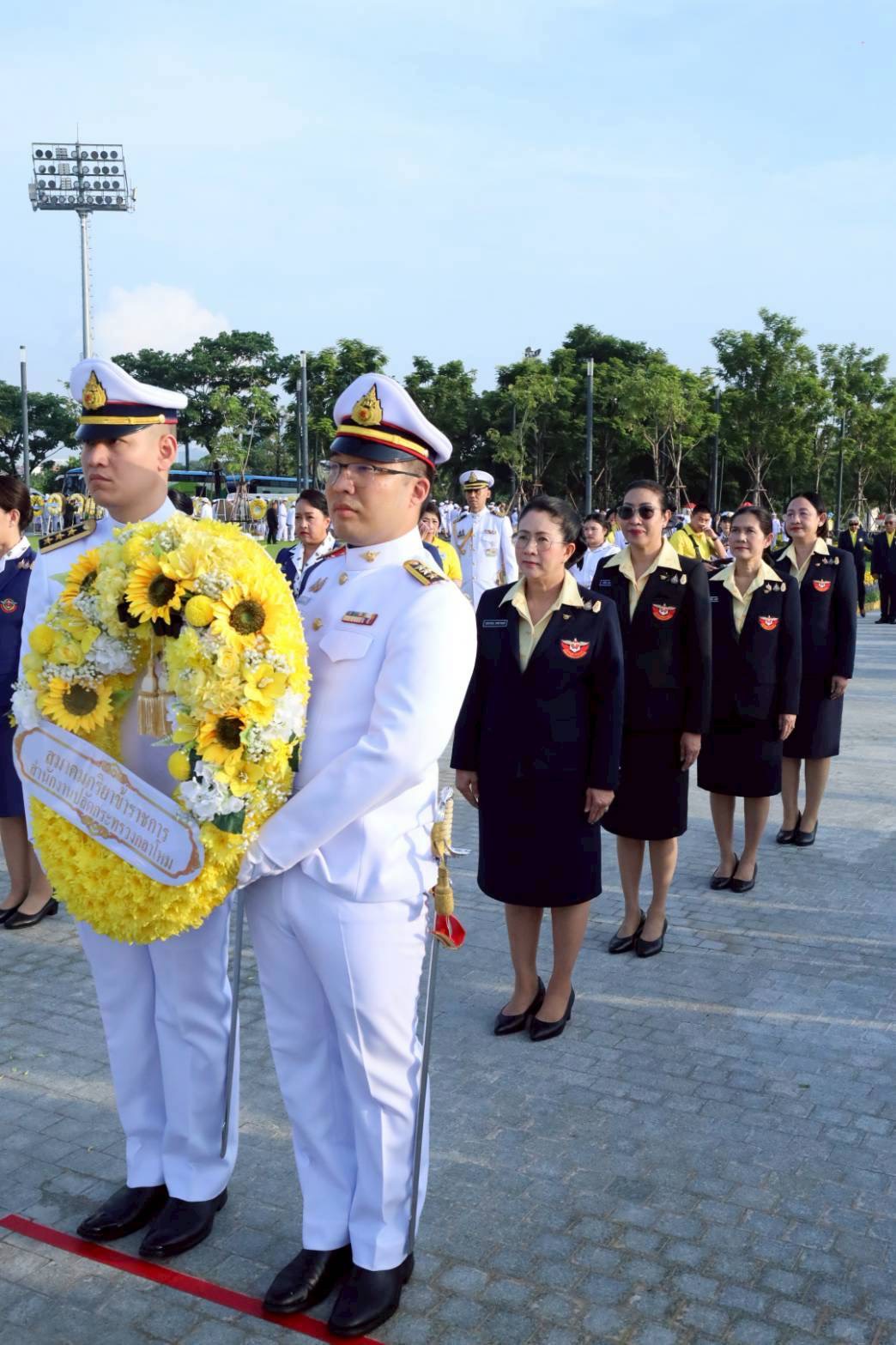 ๐๔ พิธีวางพวงมาลาถวายราชสักการะพระบรมราชานุสาวรีย์ พระบาทสมเด็จพระบรมชนกาธิเบศร มหาภูมิพลอดุลยเดชมหาราช บรมนาถบพิตร เนื่องในวันนวมินทรมหาราช พุทธศักราช ๒๕๖๘