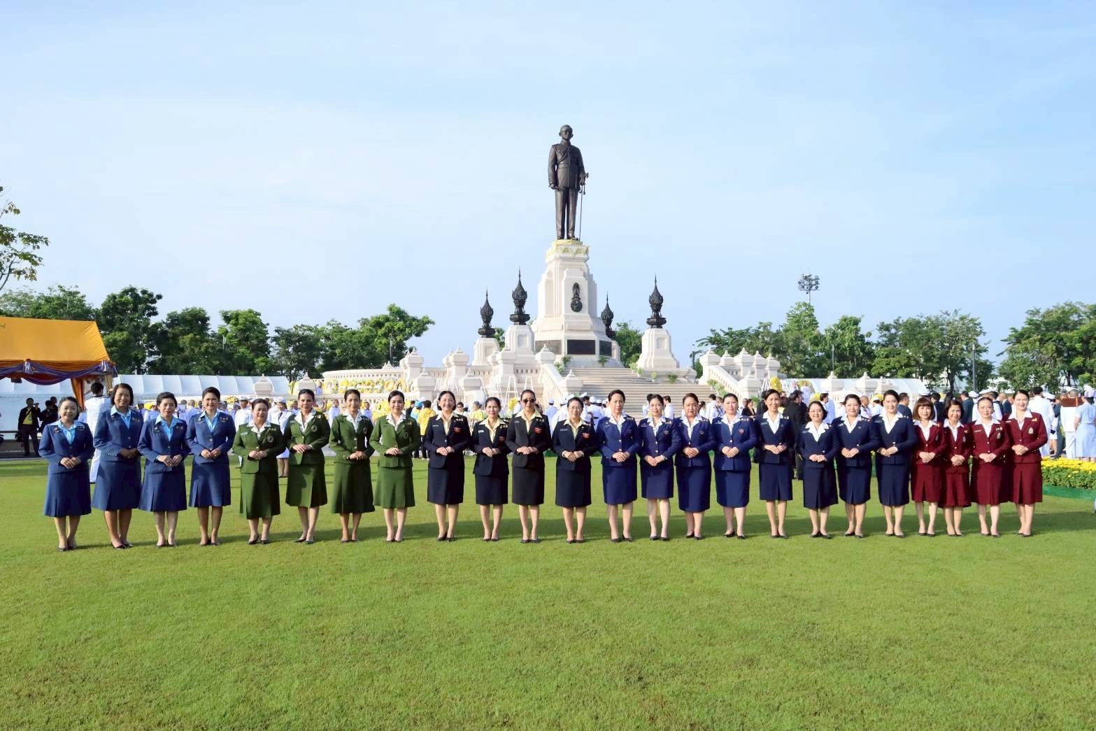 ๐๔ พิธีวางพวงมาลาถวายราชสักการะพระบรมราชานุสาวรีย์ พระบาทสมเด็จพระบรมชนกาธิเบศร มหาภูมิพลอดุลยเดชมหาราช บรมนาถบพิตร เนื่องในวันนวมินทรมหาราช พุทธศักราช ๒๕๖๘