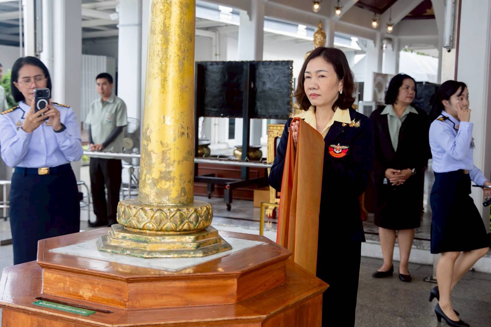 ๐๕ พิธีสักการะสิ่งศักดิ์สิทธิ์ เนื่องในโอกาสเข้ารับตำแหน่งใหม่ของคณะกรรมการบริหารสมาคมภริยาข้าราชการสำนักงานปลัดกระทรวงกลาโหม ประจำปีงบประมาณ พ.ศ.๒๕๖๙