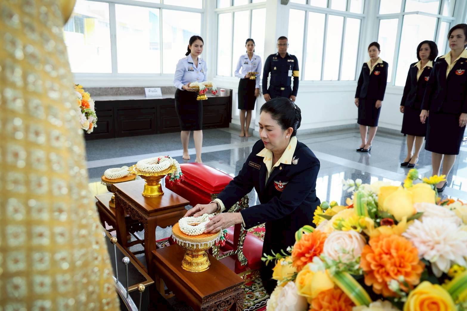 ๐๖ พิธีสักการะสิ่งศักดิ์สิทธิ์ เนื่องในโอกาสเข้ารับตำแหน่งใหม่ของคณะกรรมการบริหารสมาคมภริยาข้าราชการสำนักงานปลัดกระทรวงกลาโหม ประจำปีงบประมาณ พ.ศ.๒๕๖๙