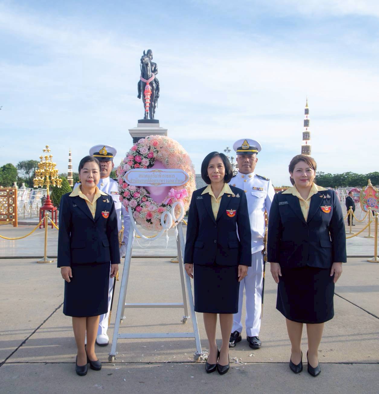 ๐๙ พิธีวางพวงมาลาถวายราชสักการะพระบรมราชานุสรณ์ พระบาทสมเด็จพระจุลจอมเกล้าเจ้าอยู่หัว เนื่องในวันปิยมหาราช