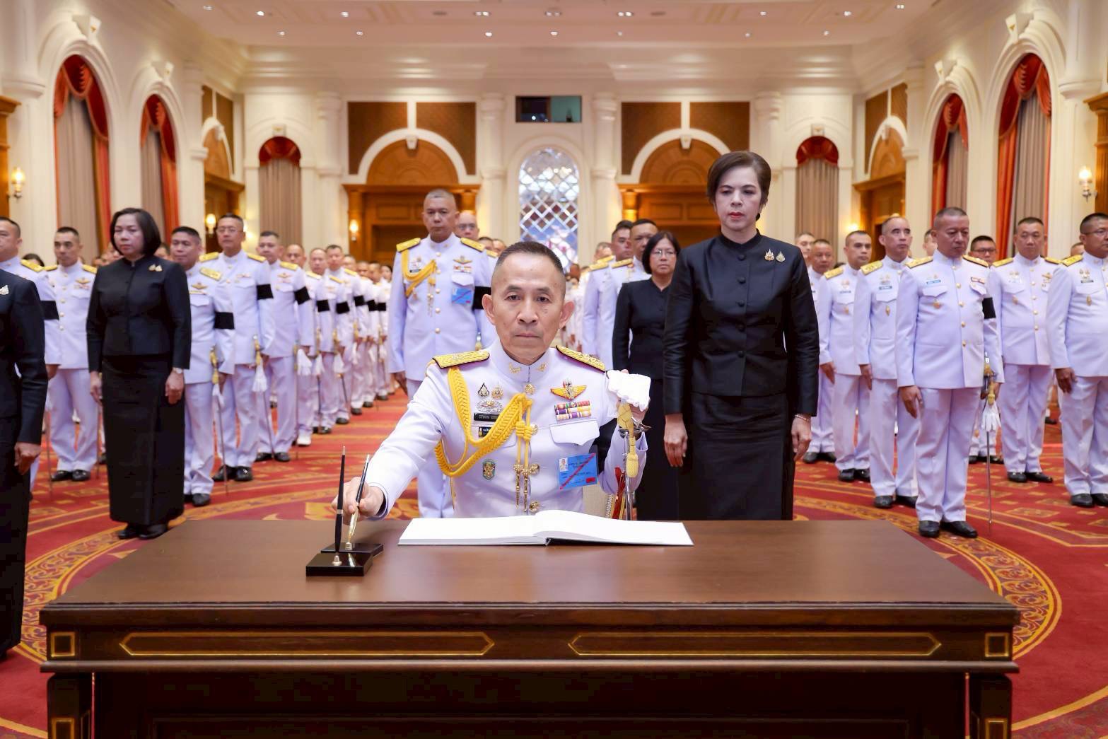 ๑๐ พิธีลงนามถวายความอาลัยสมเด็จพระนางเจ้าสิริกิติ์ พระบรมราชินีนาถ พระบรมราชชนนีพันปีหลวง